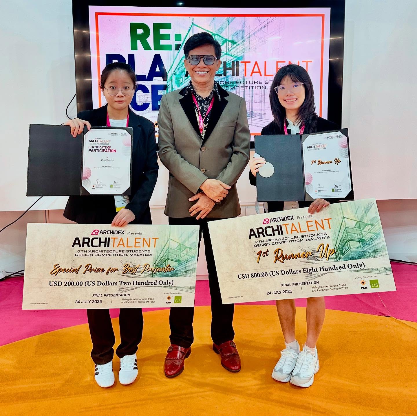 From left: Wong, Mr Abd Muluk and Cho