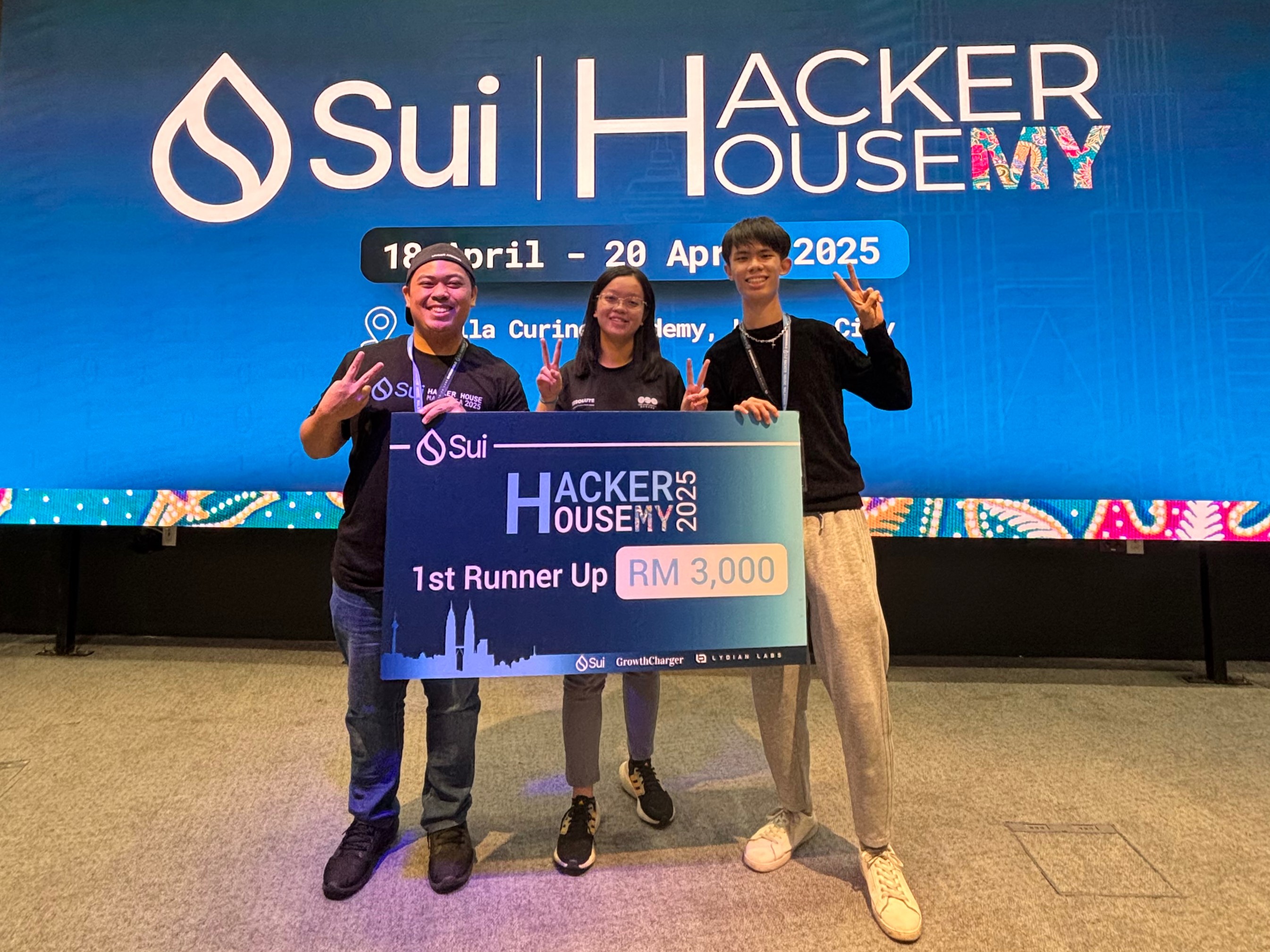 Tan (right) with his teammates