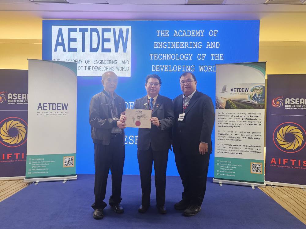 UTAR scholars recognised at AETDEW certificate presentation ceremony