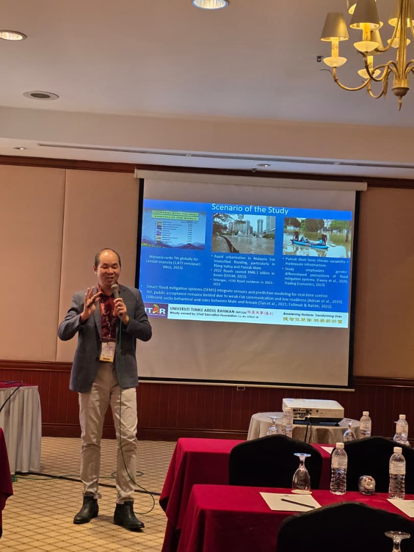 Dr Tan sharing his insights