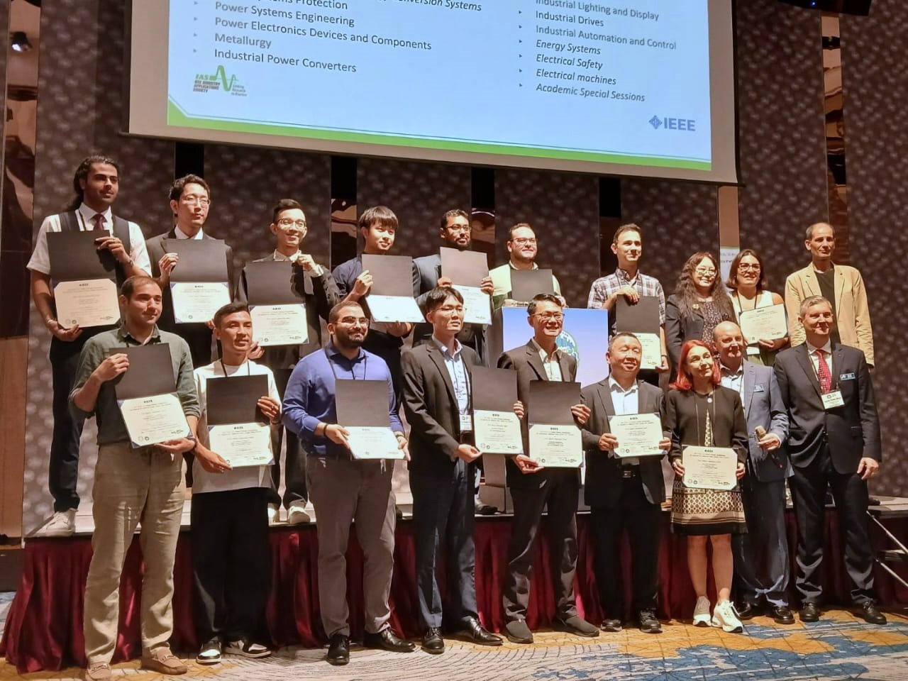 Dr Chua (front row, centre) sharing his joy with some of the most innovative minds in the engineering sector