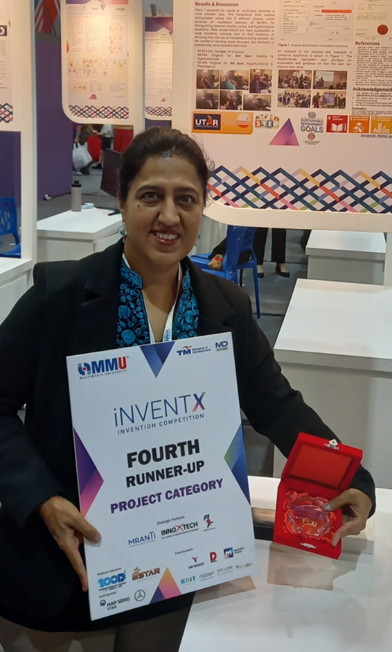 Dr Kaur Kirandeep with the award