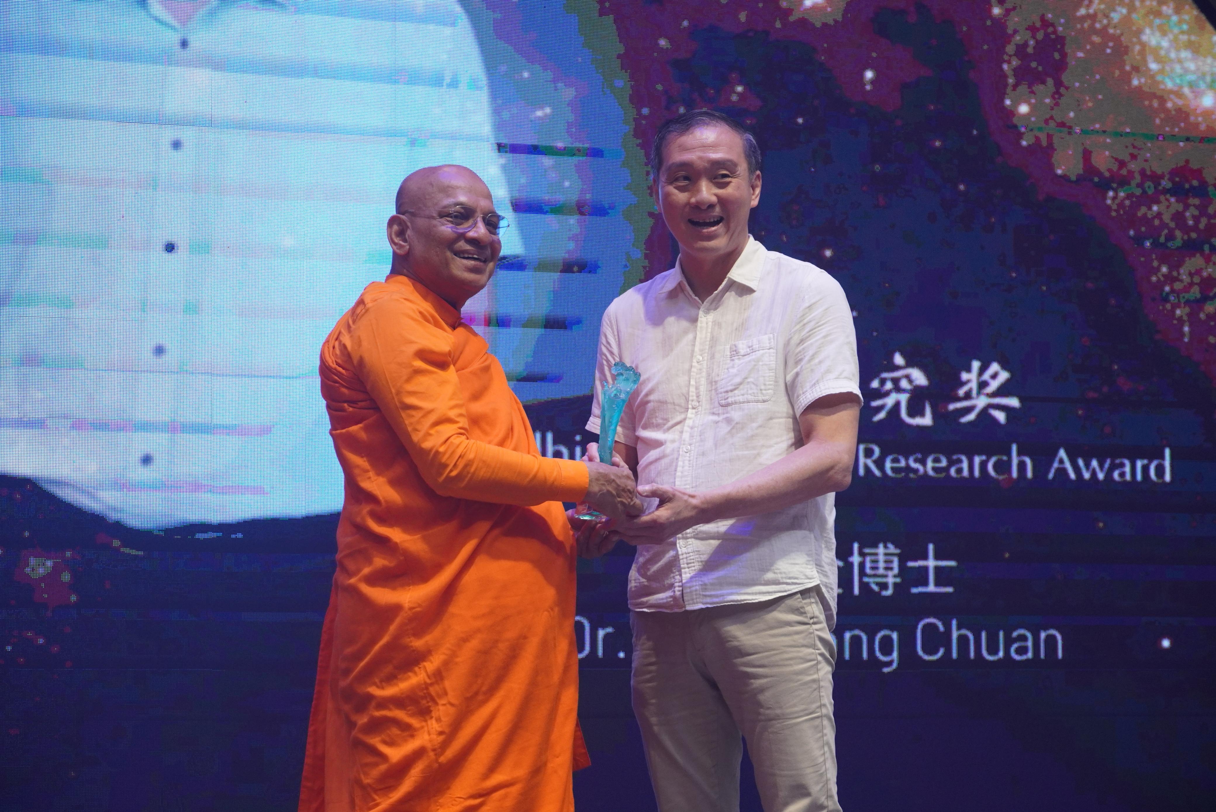 Dr Toh (right) receiving the Buddhist Academic Research Award from Most Venerable Datuk K. Sri Dhammaratana