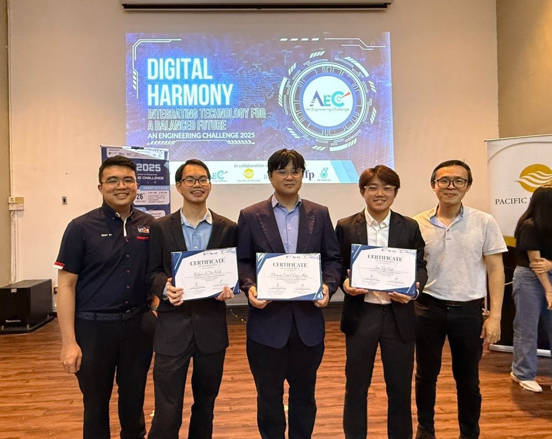 From left: Dr Shuit, Riker Si, Damon Lim, Sor, and Dr Yap after the prize-giving ceremony at AEC 2025