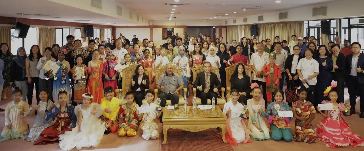 Participants and guests taking a group photo to mark the memorable occasion