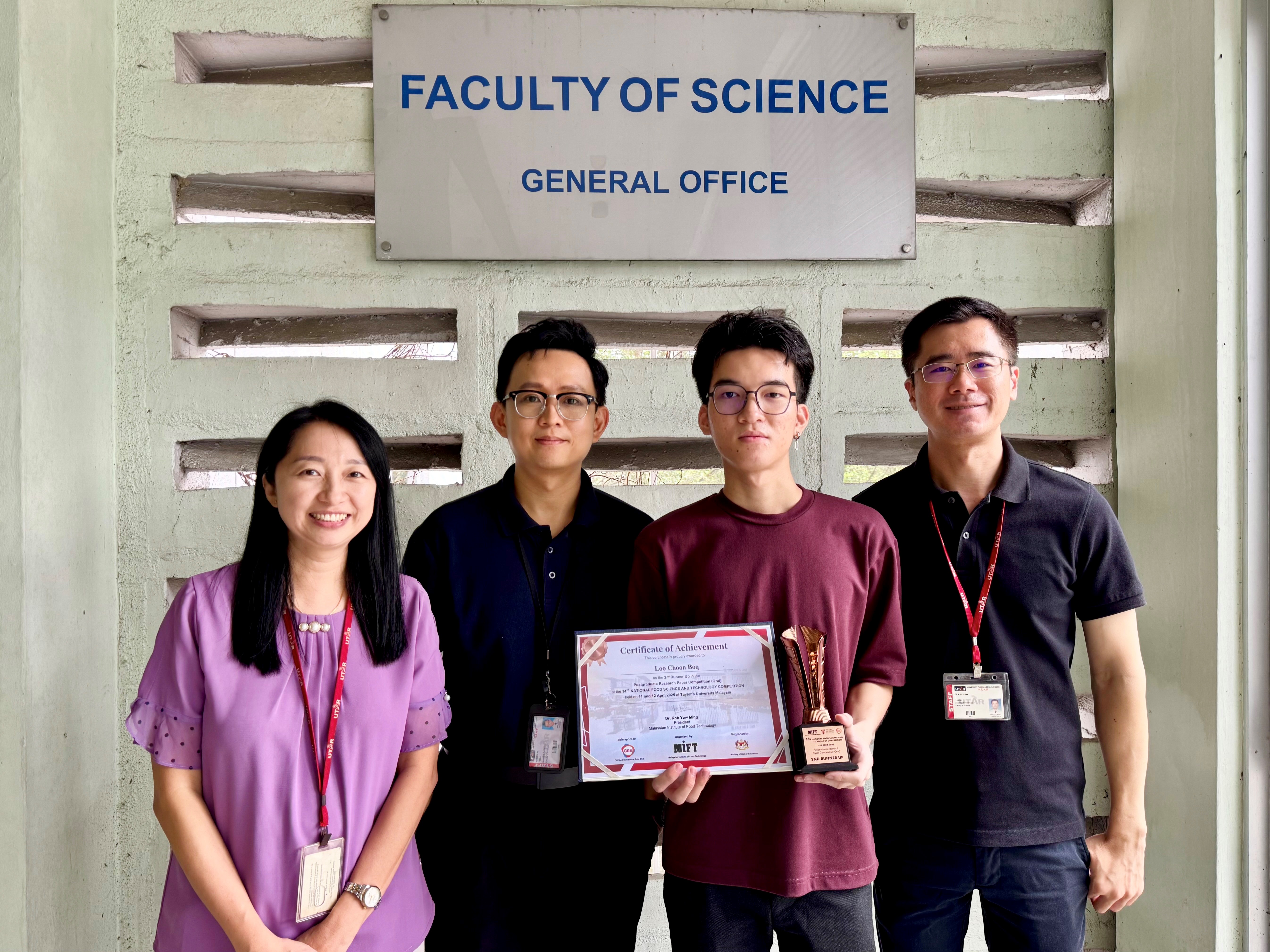 Loo (second from the right) with his supervisor Dr Ng (second from the left), accompanied by Dr Ong (far left) and Dr Ee (far right)