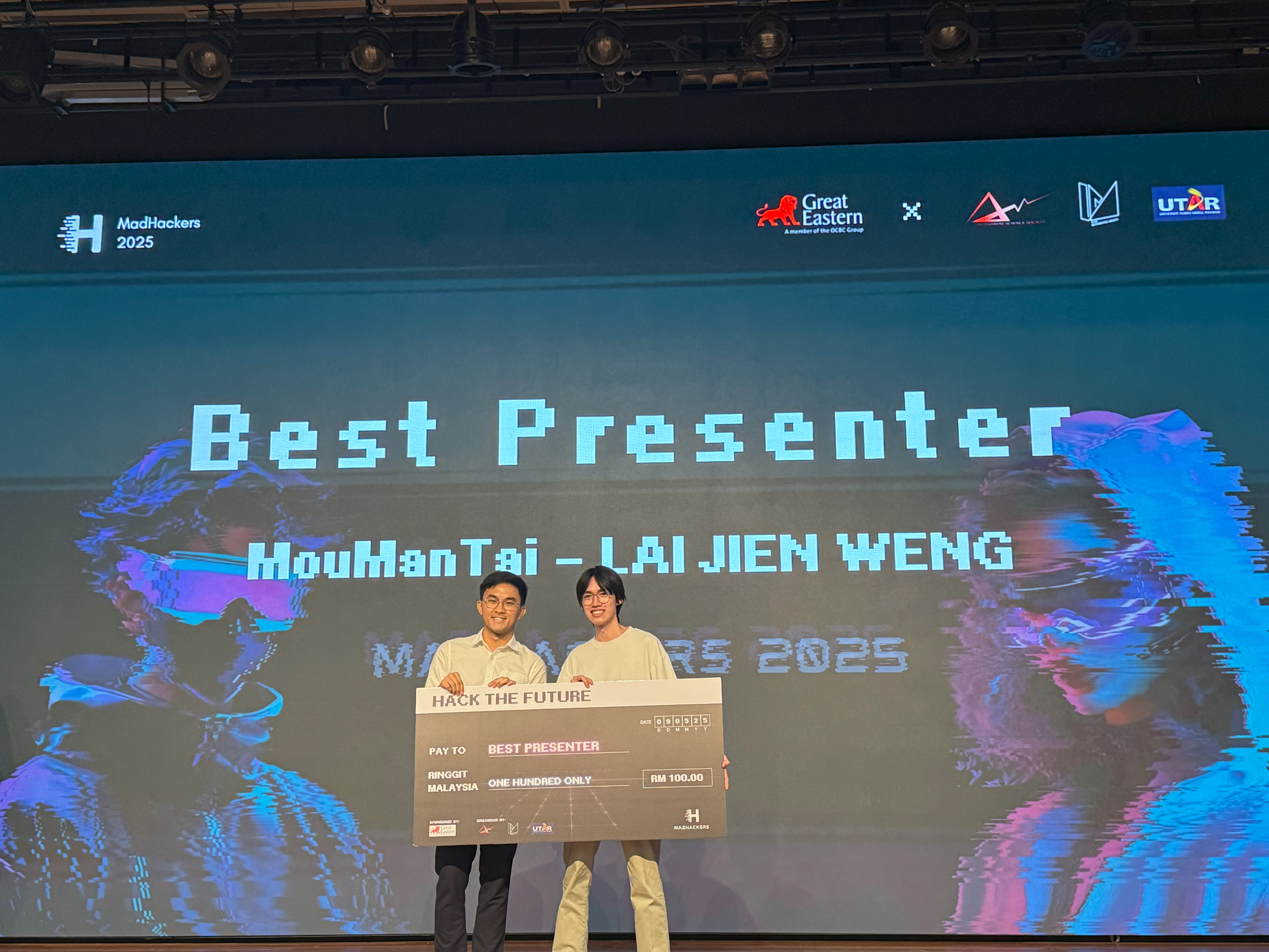 Best Presenter: Lai Jien Weng (left)