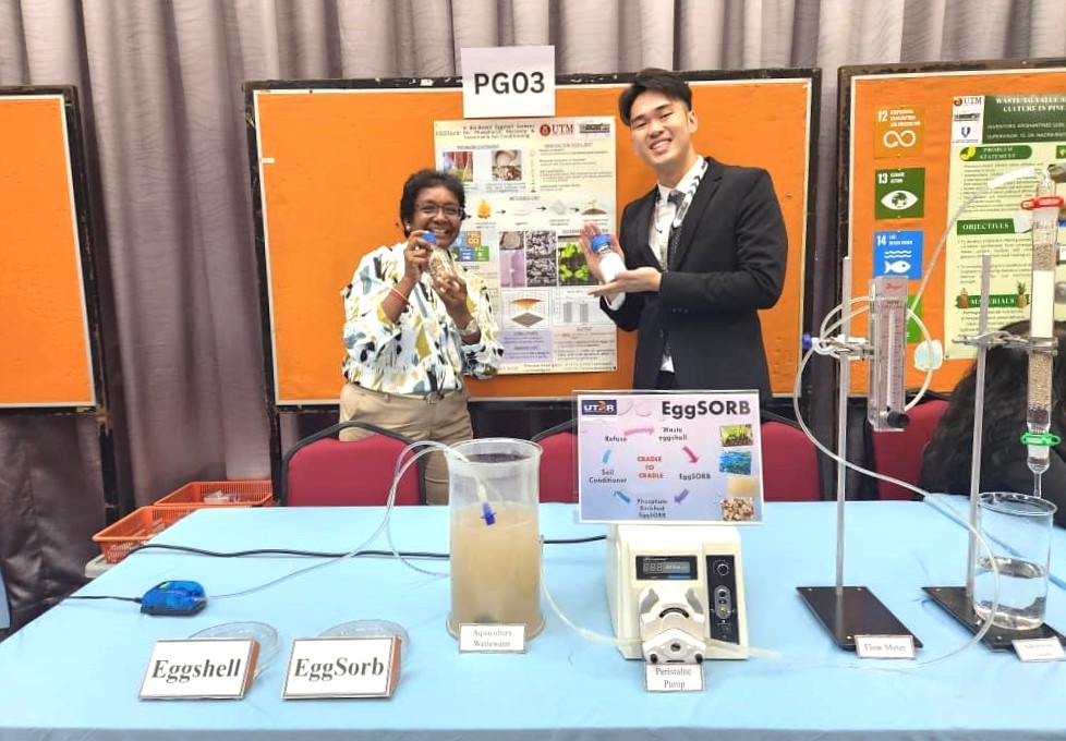 Lim’s exhibition booth, showcasing the effectiveness of Eggsorb in cracking down phosphorus problem in AWW