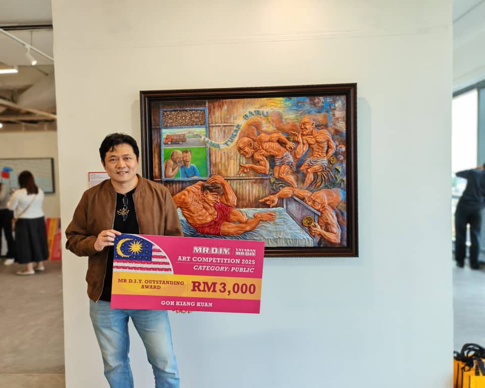 Mr Goh displaying his mock cheque and his artwork