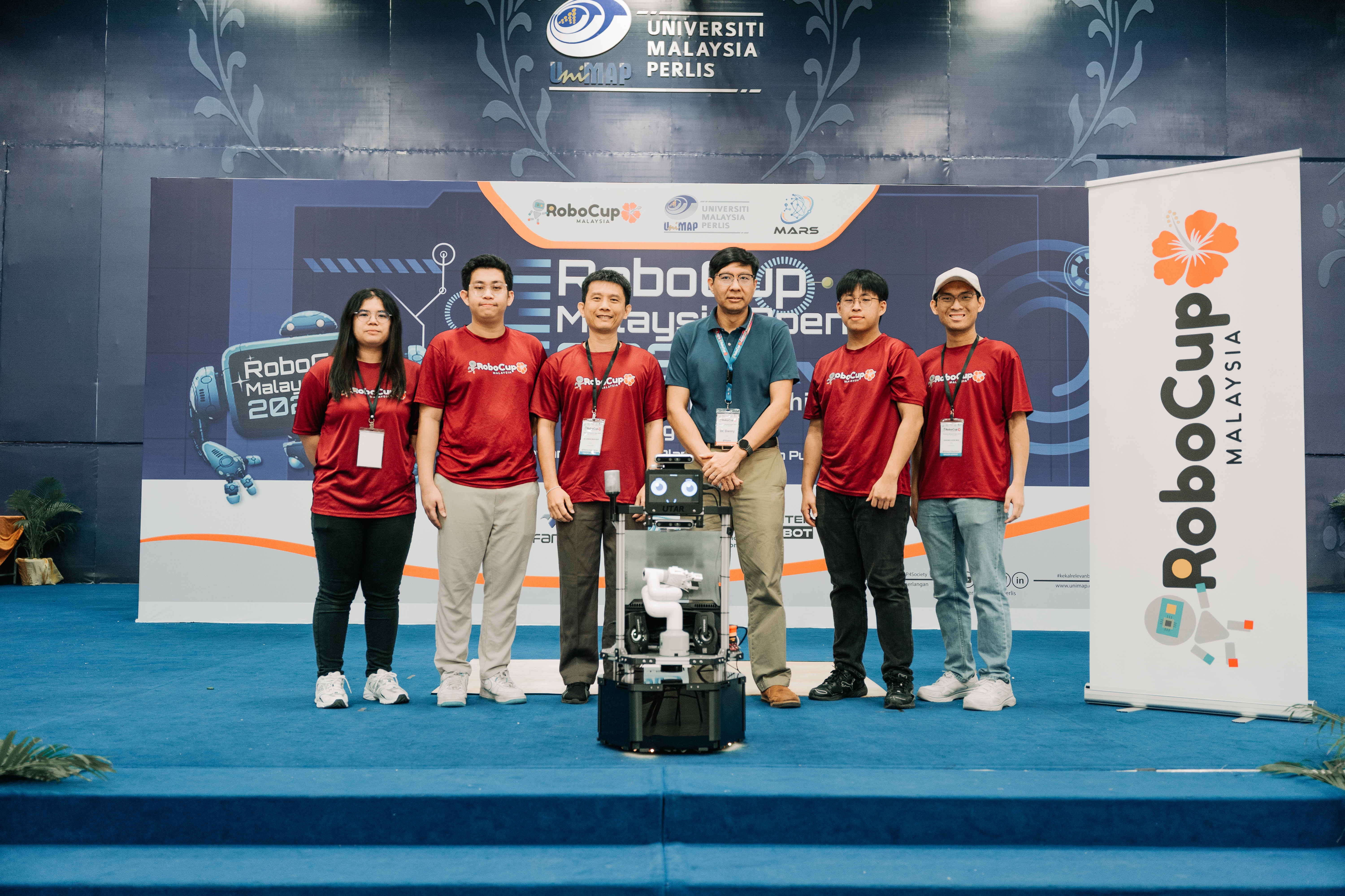 From left: Tan Yong Ji, Liew Kai Hin, Dr Kwan, Dr Danny Ng, Charles Toh Chao Wei and Chong Ken Wai