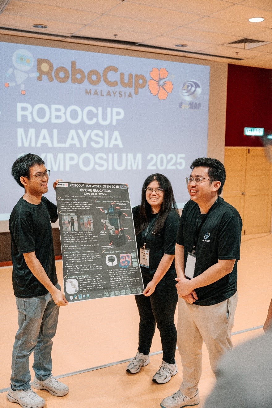 Chong Ken Wai, Tan Yong Ji and Liew Kai Hin presenting their poster