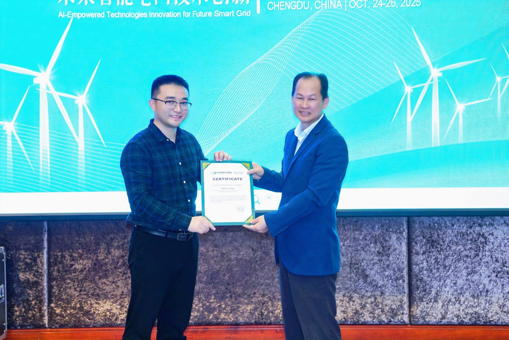 Dr Chew (right) receiving the Best Presenter Award