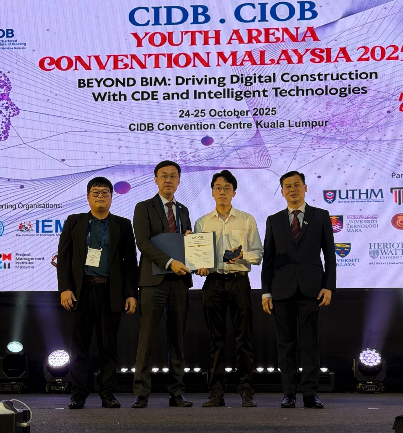 Teong (second from right) receiving his award