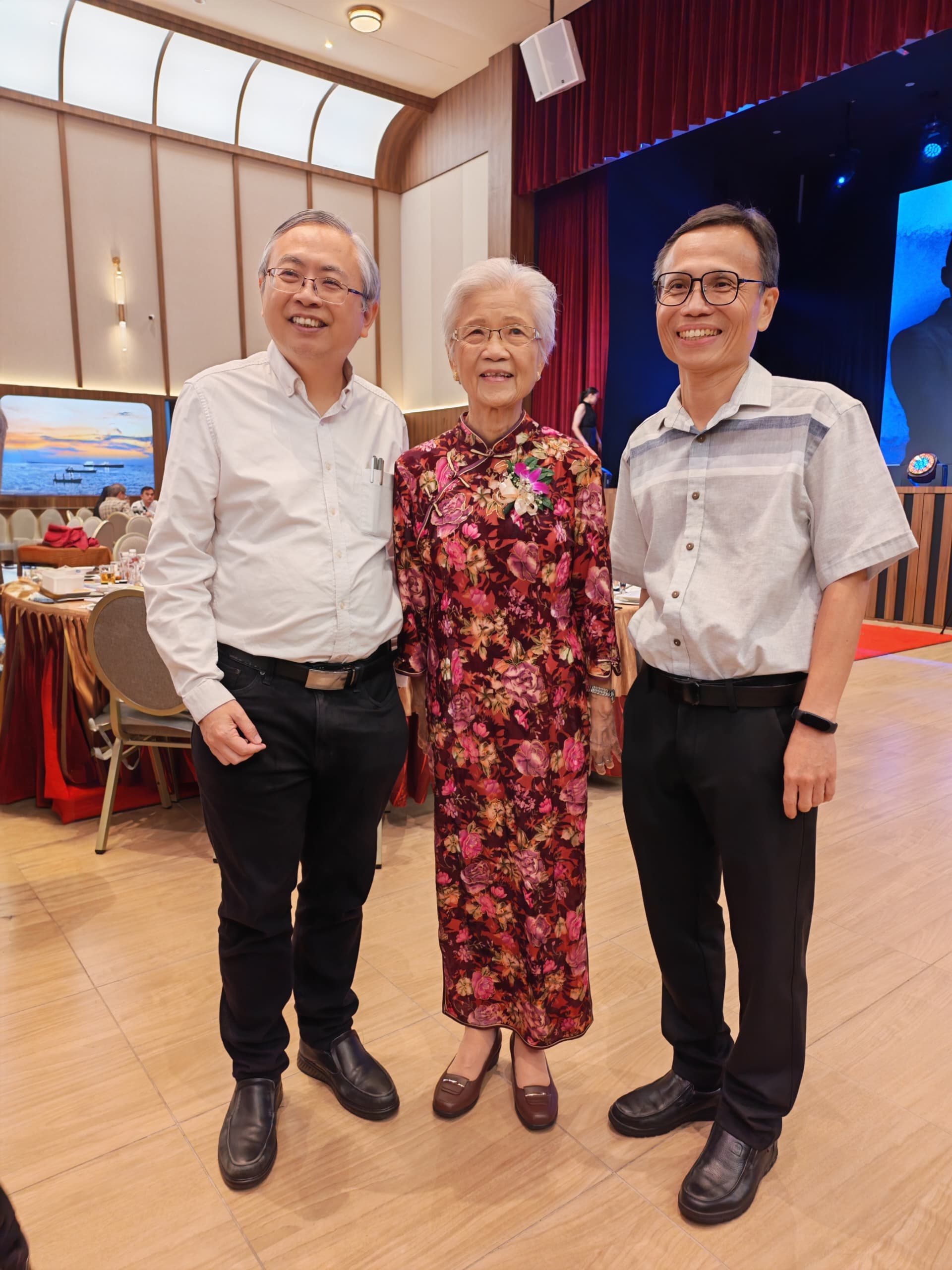 From left: UTAR President Ir Prof Dato’ Dr Ewe Hong Tat, Tan Sri Ng and TAR UMT President Prof Dato’ Indera Ir Dr Lee Sze Wei
