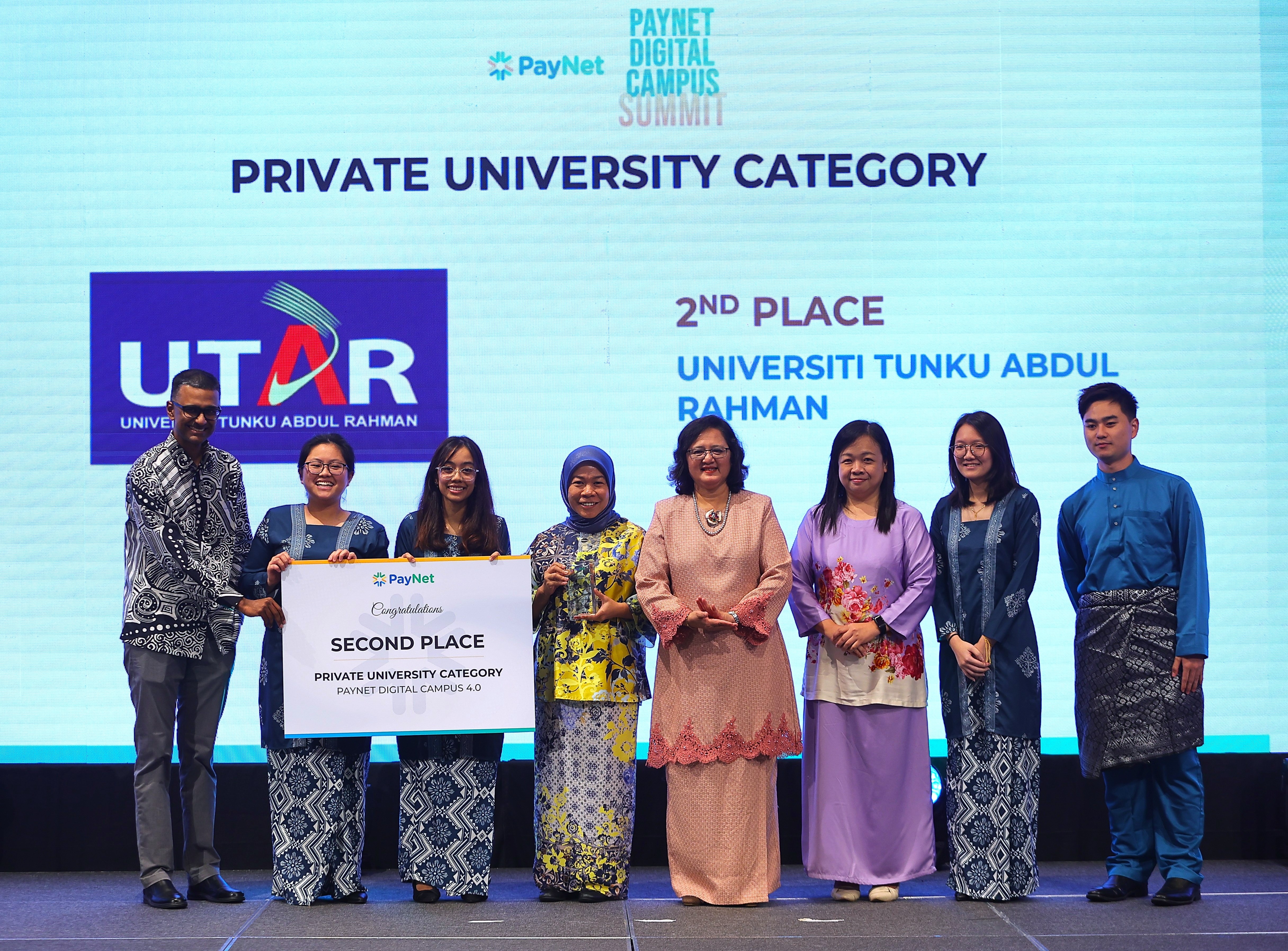From left: Mr Praveen Rajan, Teo Yi Qi, Dania Natasya binti Nagayaya, Dr Farah Waheeda, YBhg Datuk Prof Dr Azlinda Azman, Dr Pok, Chong Wai San and Chia Jia Chun