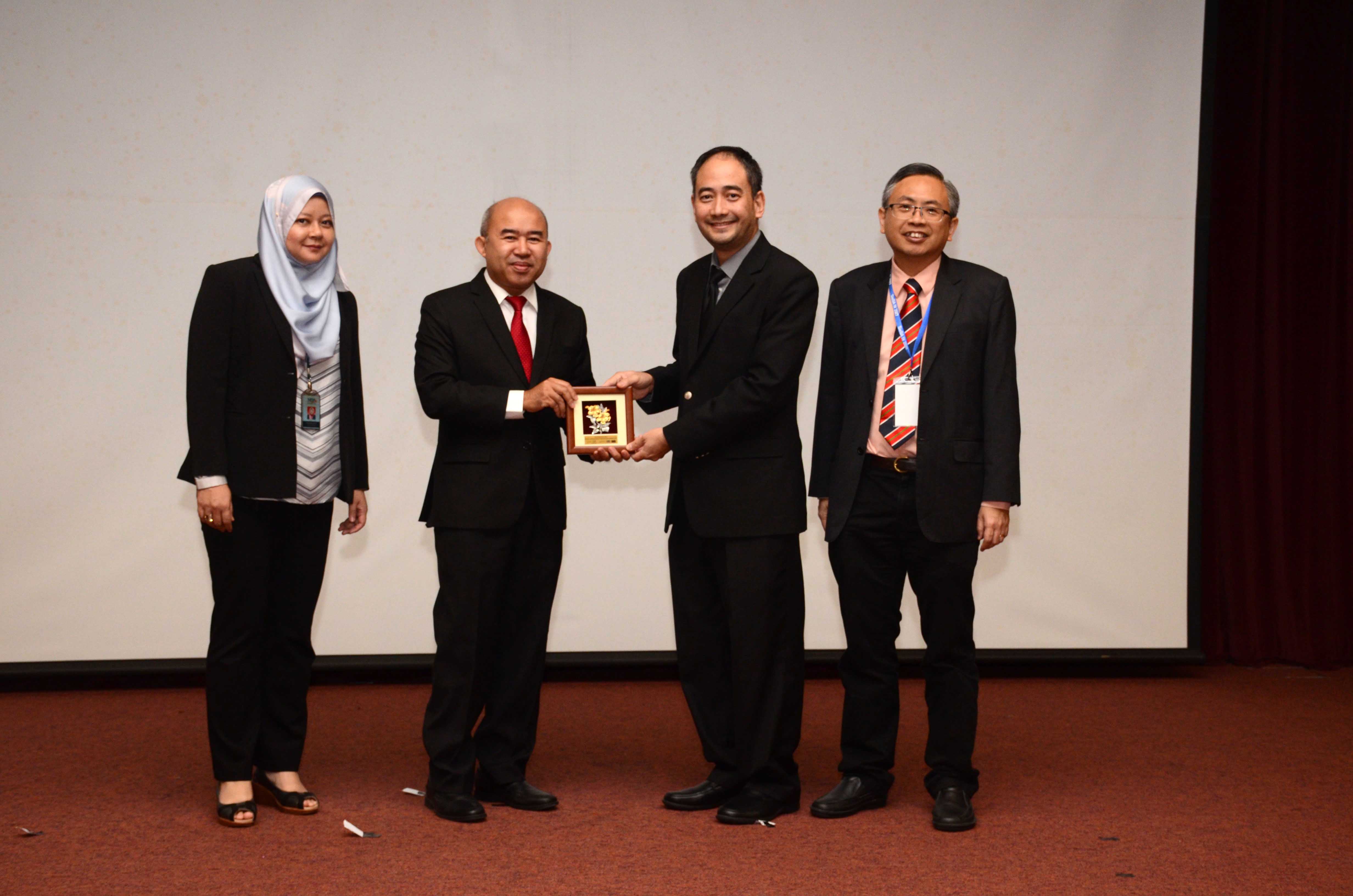 Prof Shahrir presenting the token of appreciation to Dr Choltis (second ...