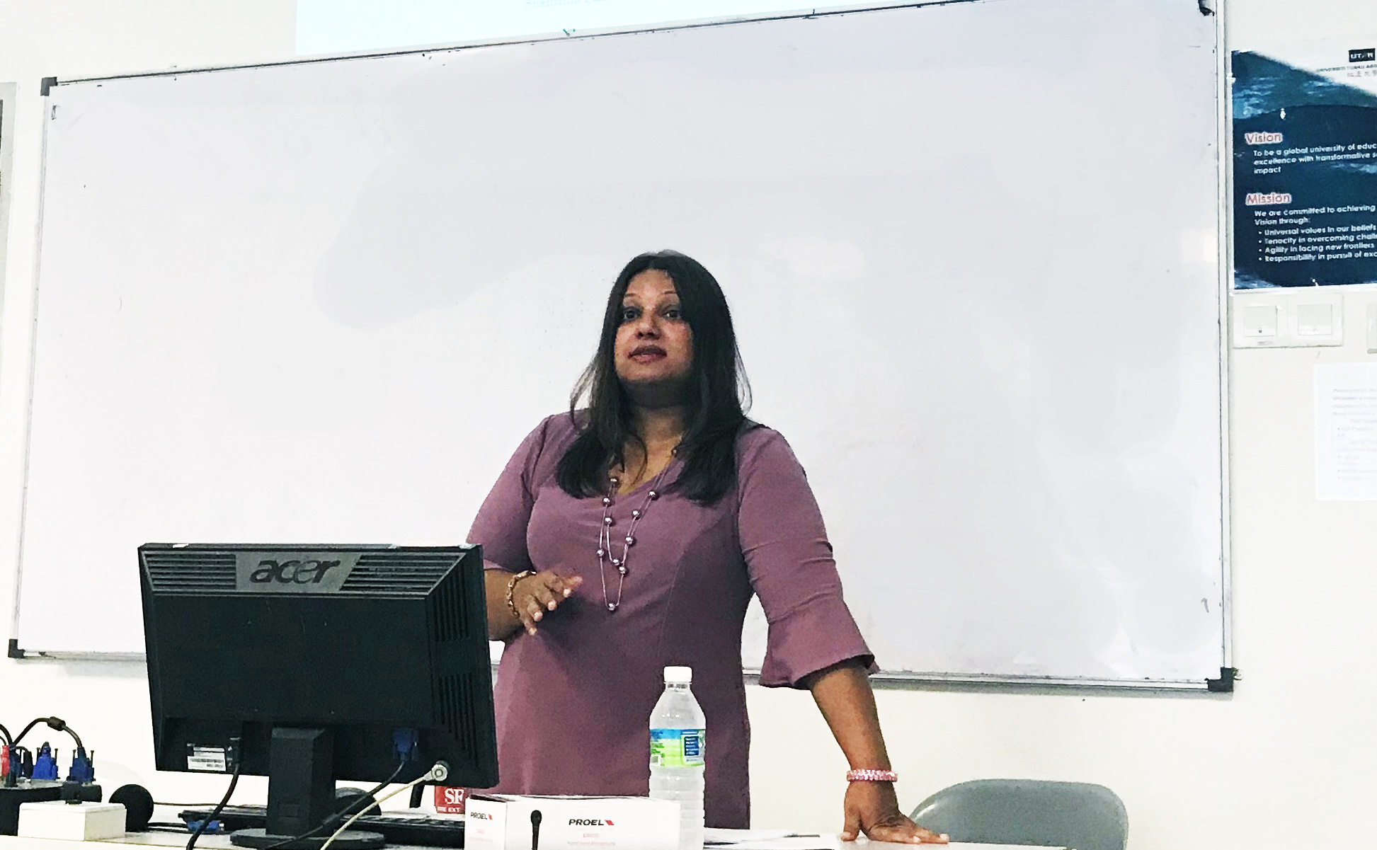 assoc-prof-shanthini-delivering-her-talk