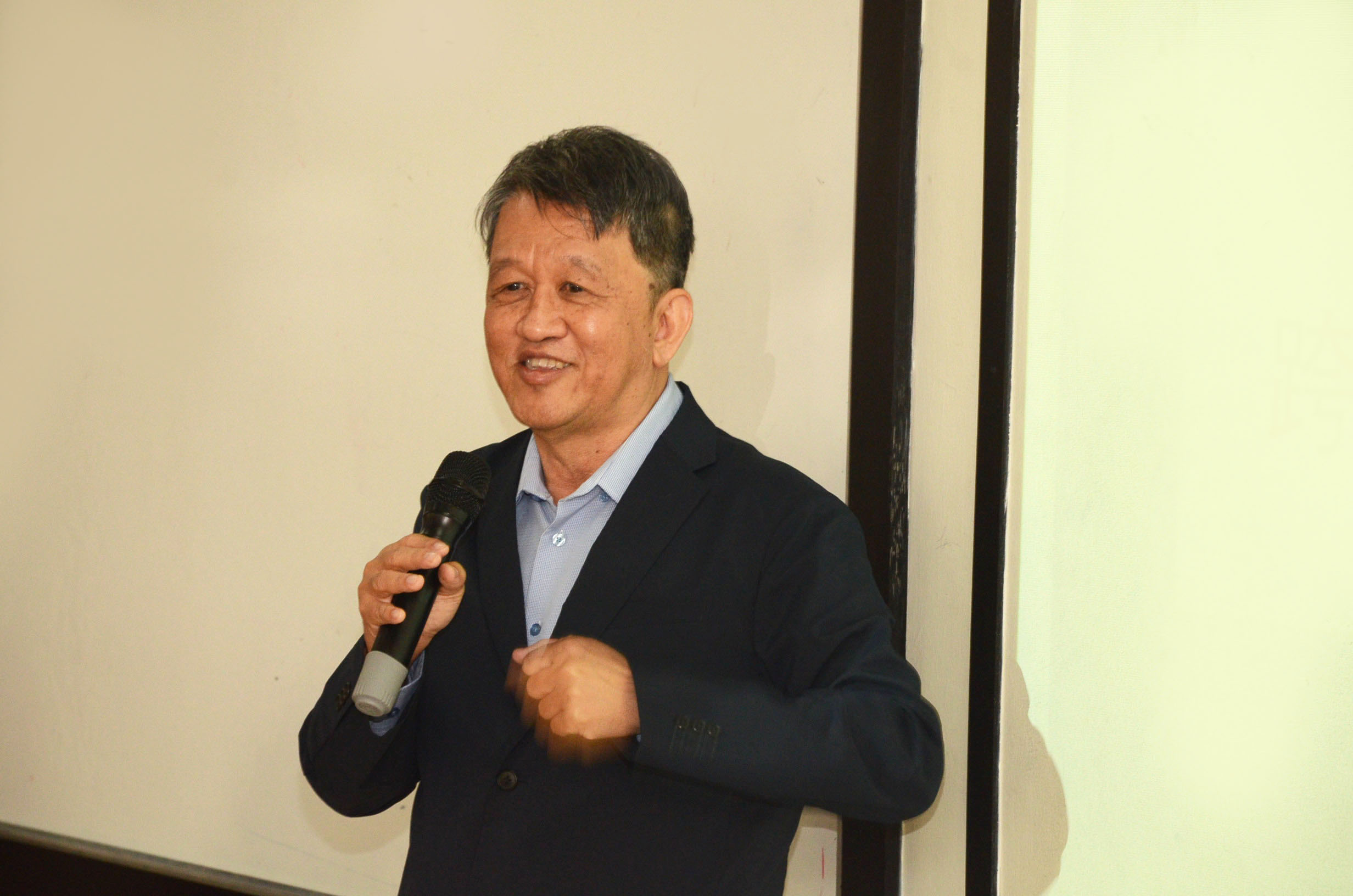 Khor Ewe Pin delivering his talk