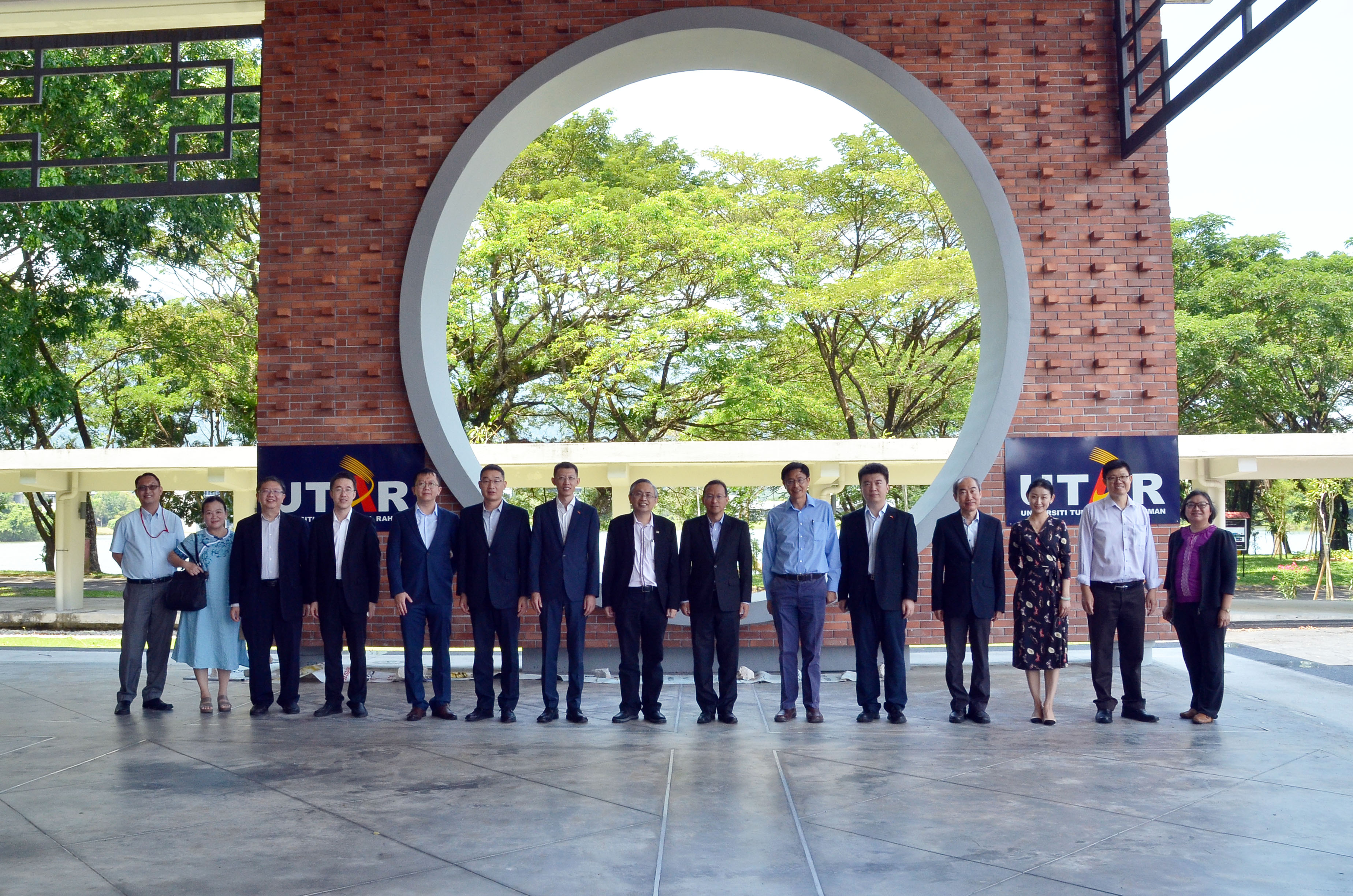 Mr Zhao starting From Seventh From Left Prof Ewe Mr Tang Mr Hew 