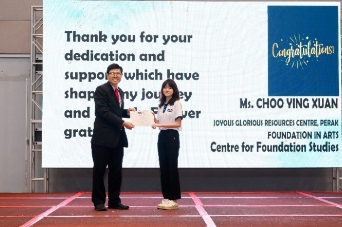 Some of the scholarship recipients at Kampar (top) and Sungai Long (bottom) Campuses 