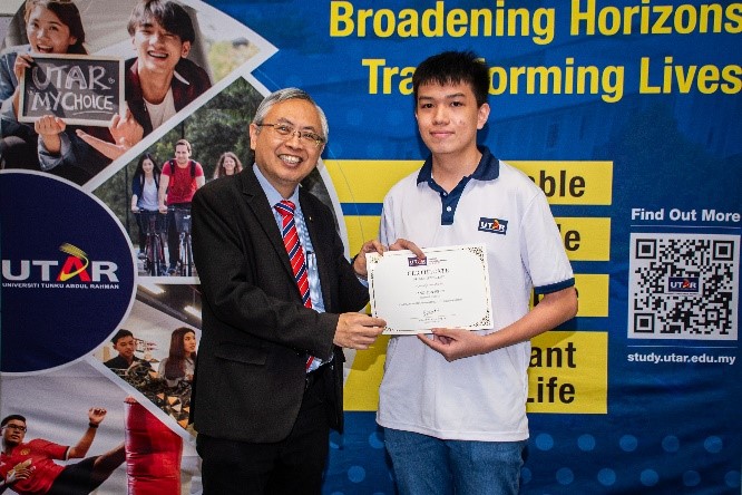 Some of the scholarship recipients at Kampar (top) and Sungai Long (bottom) Campuses 