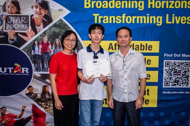 Scholarship recipients and their guardians