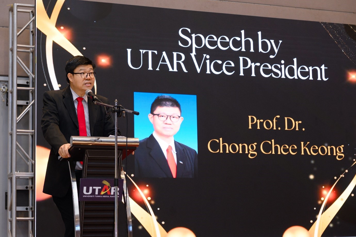 Prof Choong delivering the speech on behalf of UTAR President