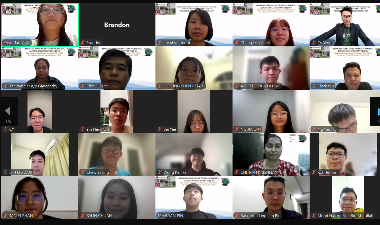 Sharing smiles in a virtual group snapshot 