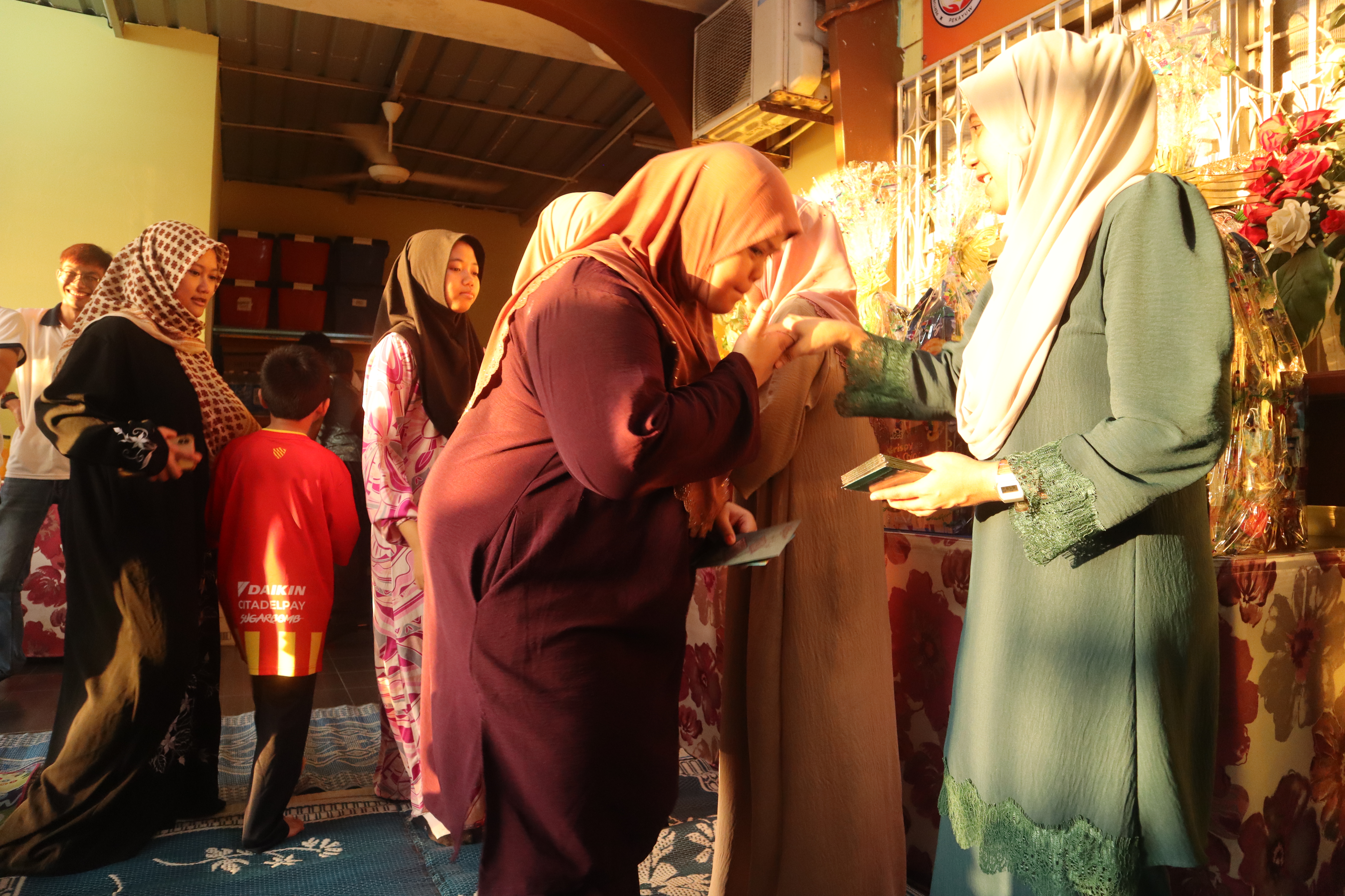 Gifts, gratitude, and group smiles wrap up a meaningful evening 2