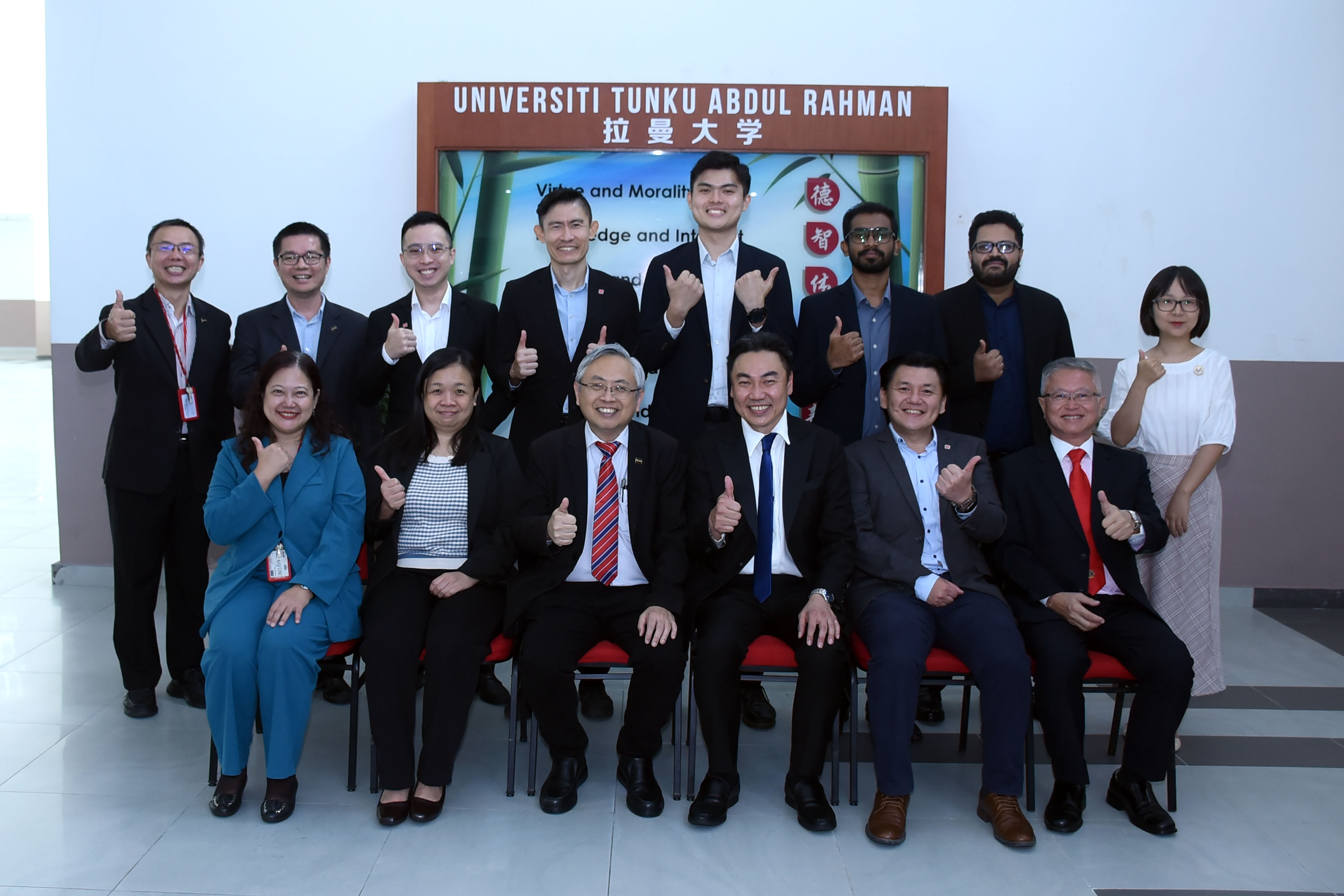 Front row, from left: Ms Loh, Dr Pok, Prof Dato’ Ewe, Mr Joe Fang, Mr Ang and Mr Lee