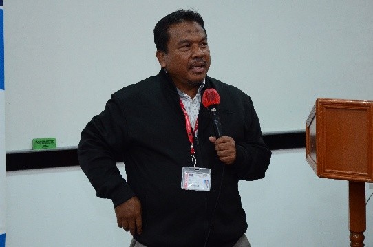 Prof Anuar delivering his lecture