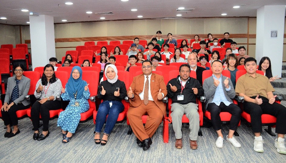 A group photo with the participants