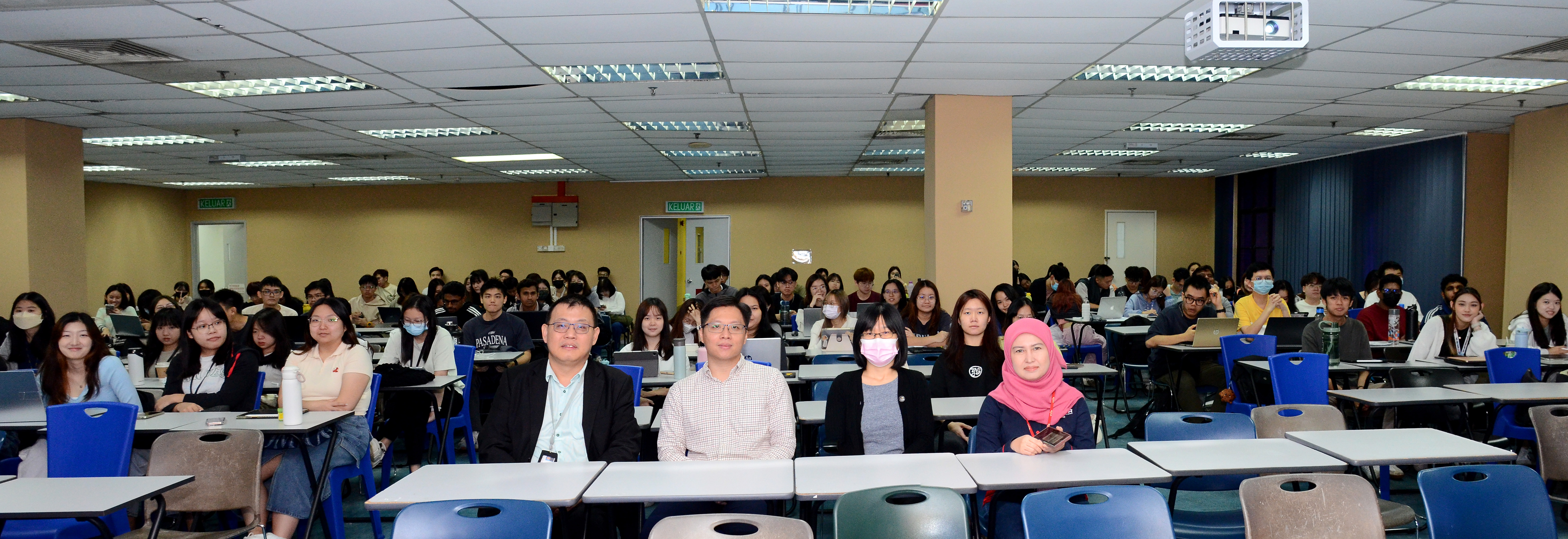 Front row, second from left: Dr Tee with UTAR staff and students