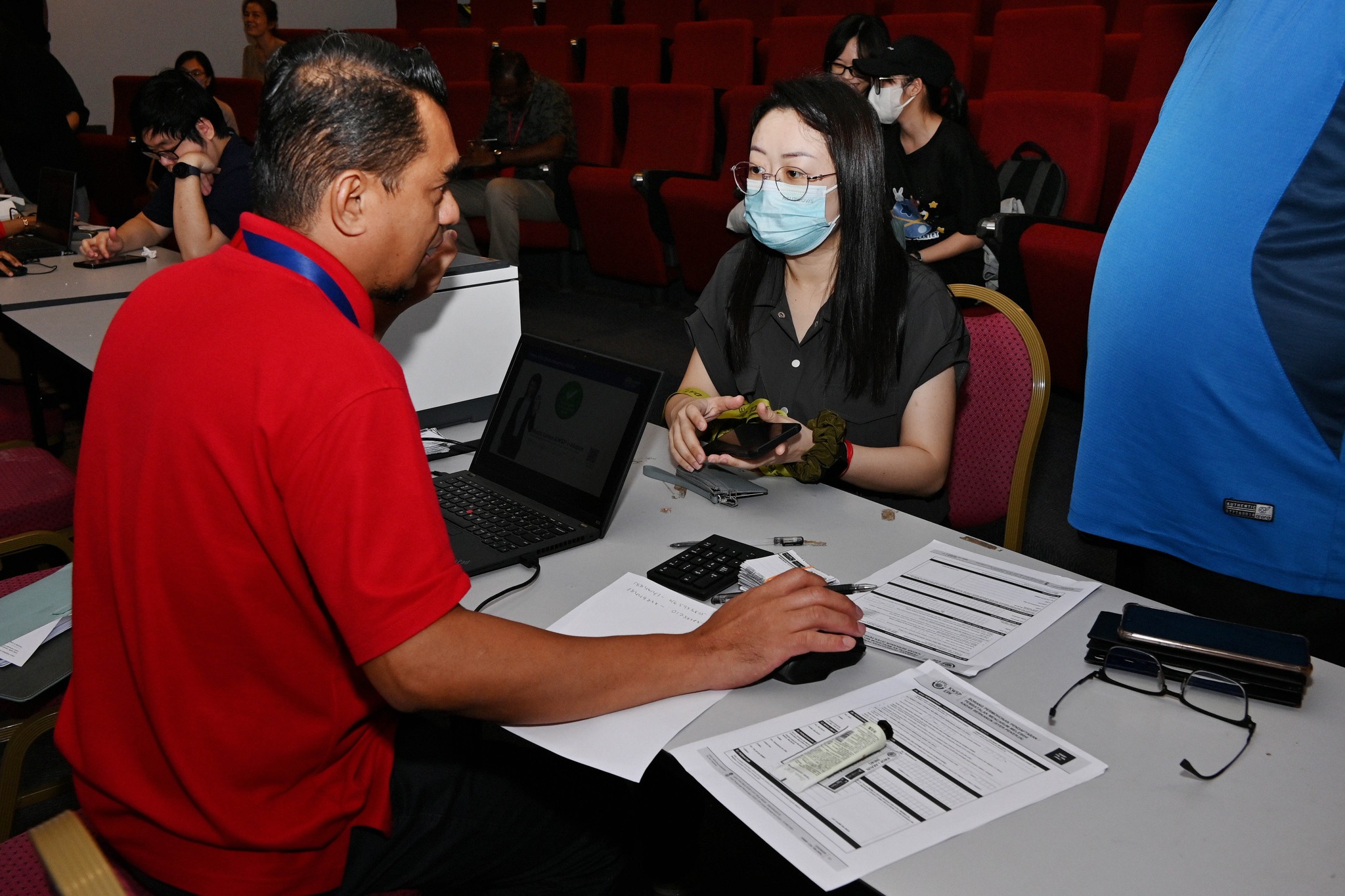 UTAR staff and students registering for i-Akaun and seeking advice on retirement planning