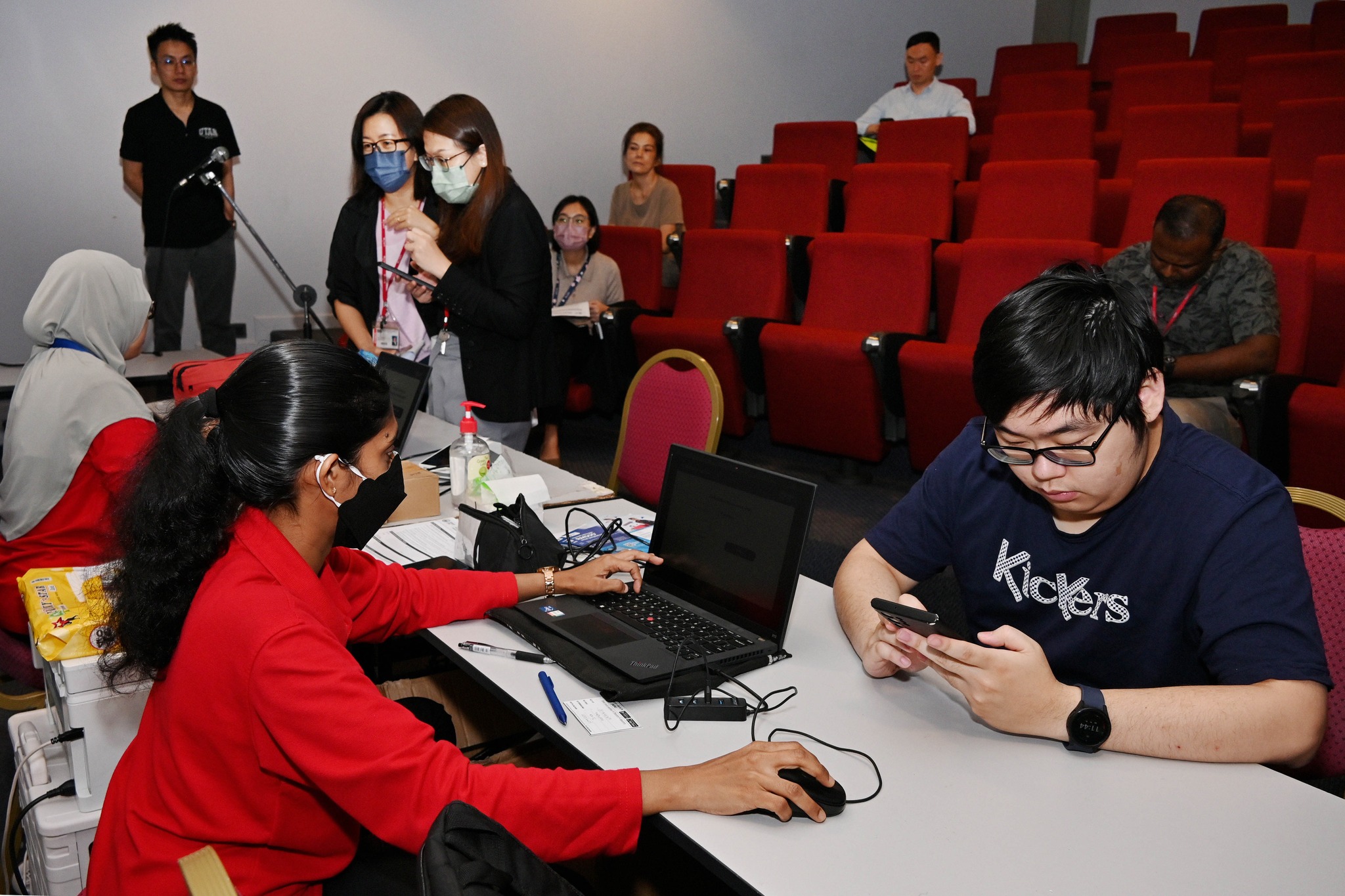 UTAR staff and students registering for i-Akaun and seeking advice on retirement planning