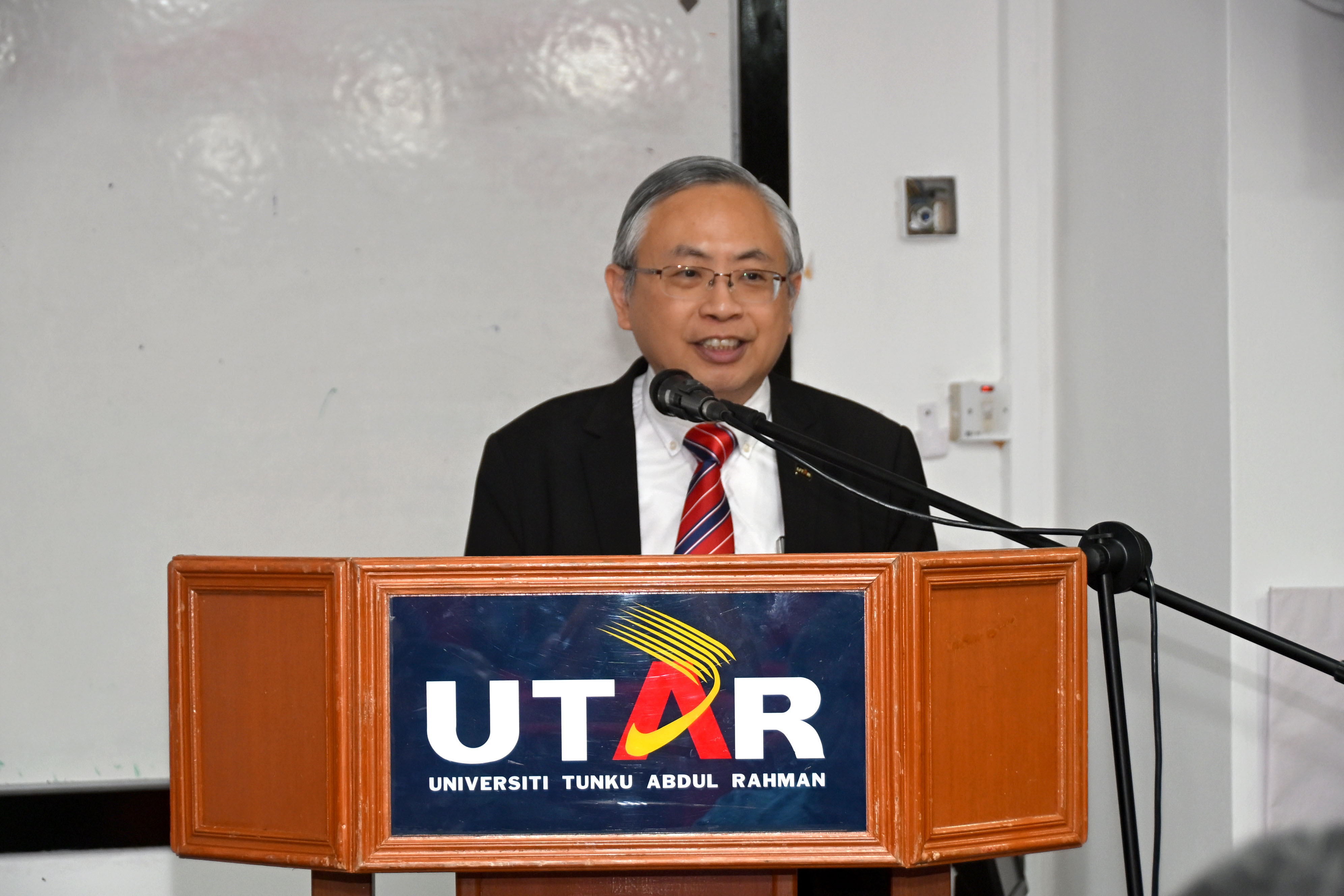 Prof Dato’ Ewe delivering his speech
