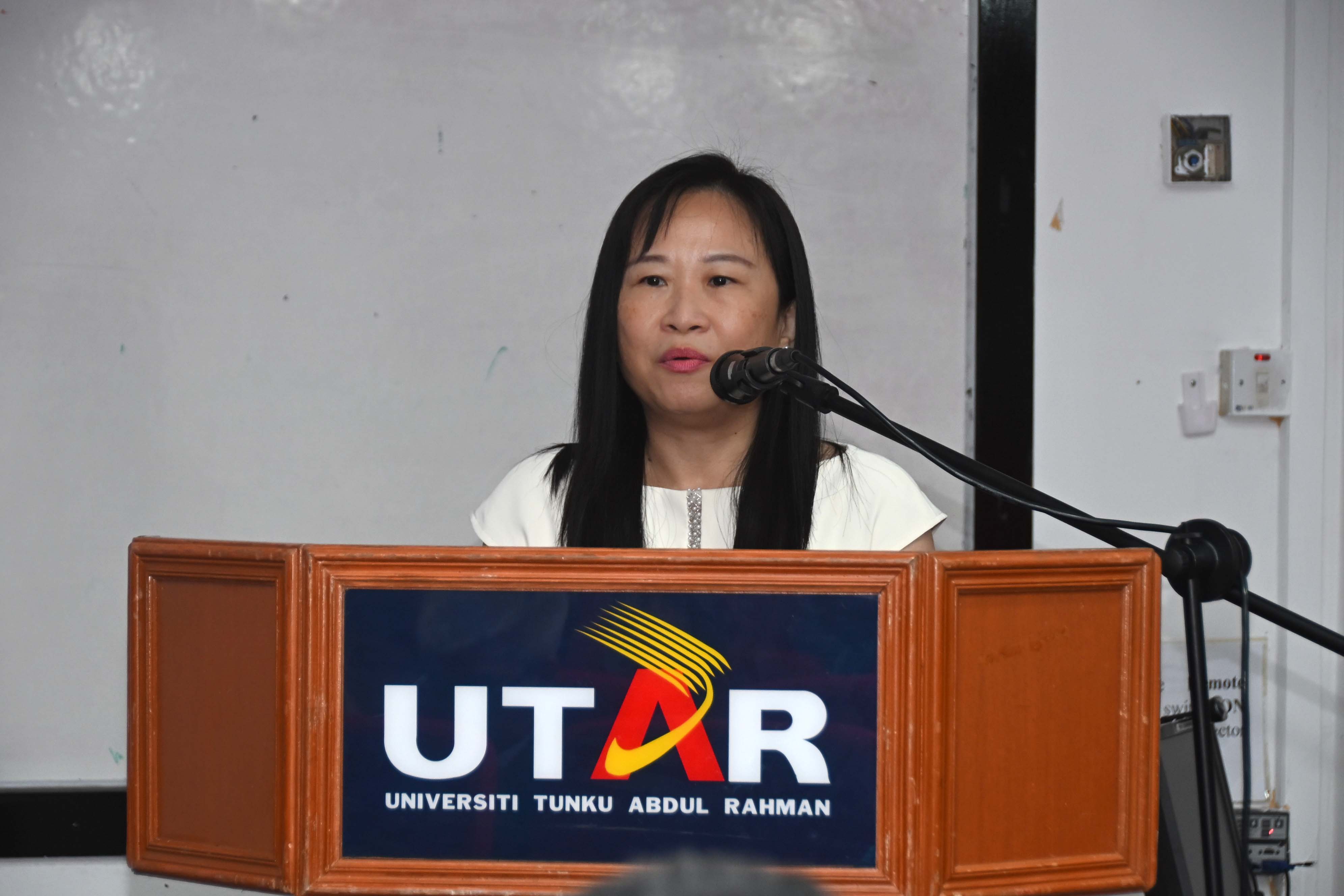 Dr Soon delivering her speech