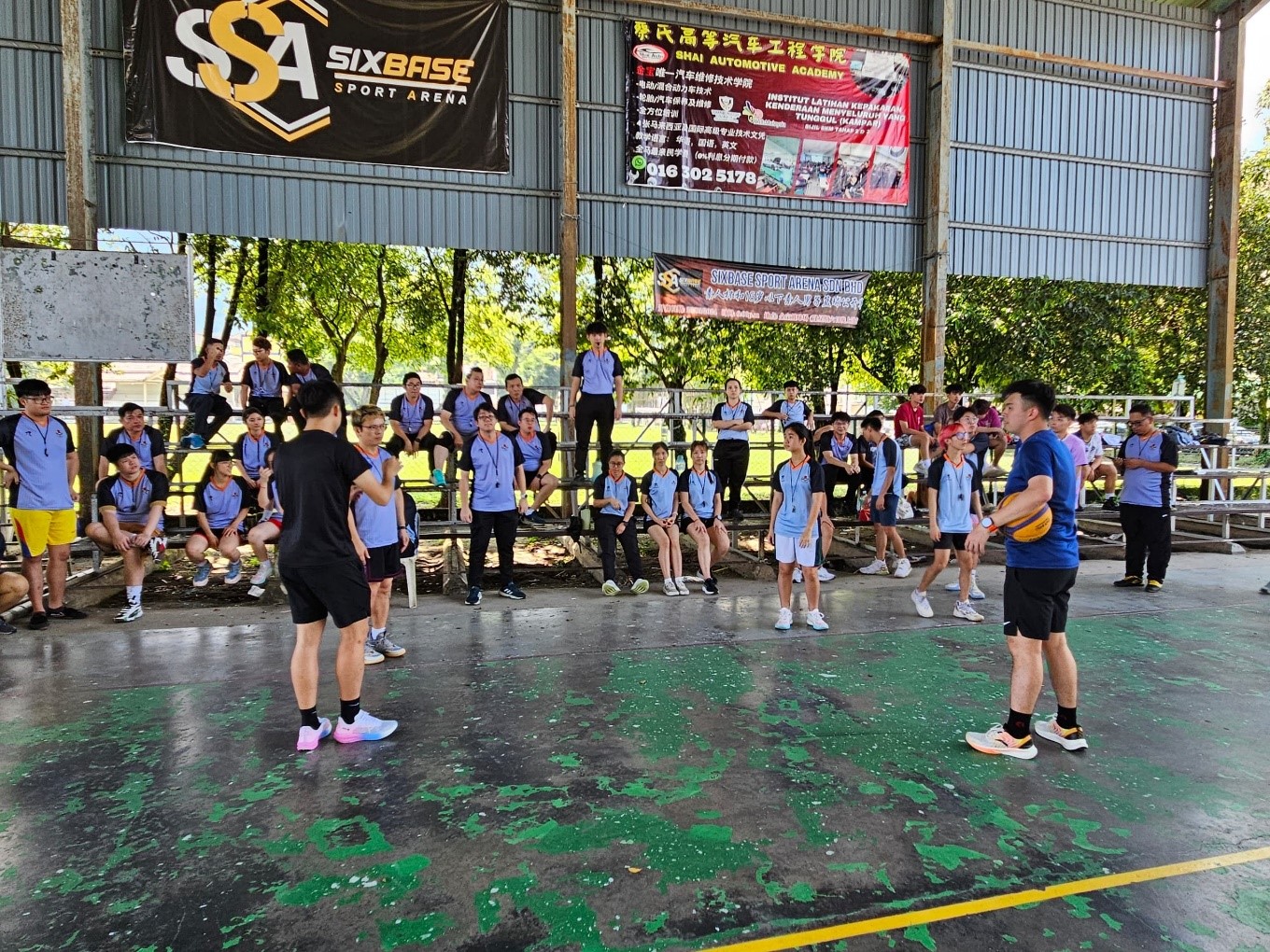 Referee Hum Zhung Liang and Referee Peck Meng Cong briefing participants