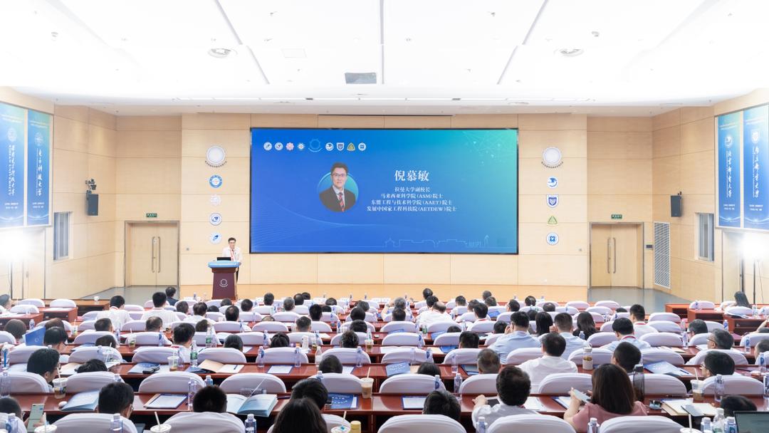 Prof Goi delivering his speech at the main forum