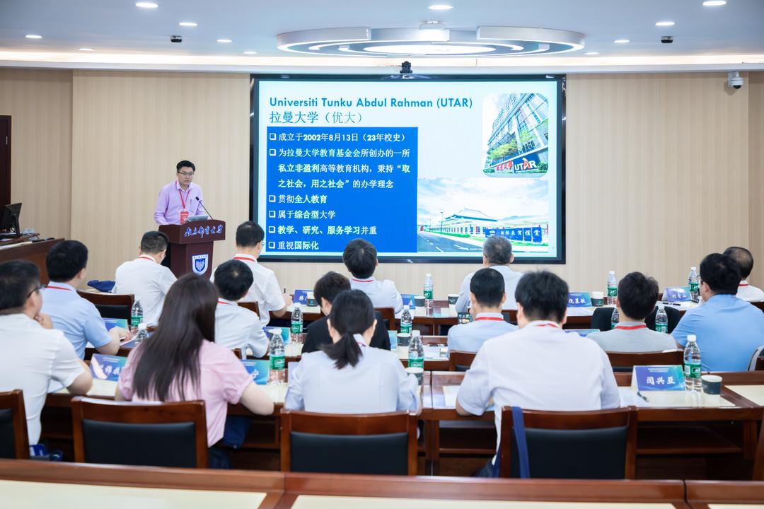 Prof Goi delivering his speech at Sub-Forum IV