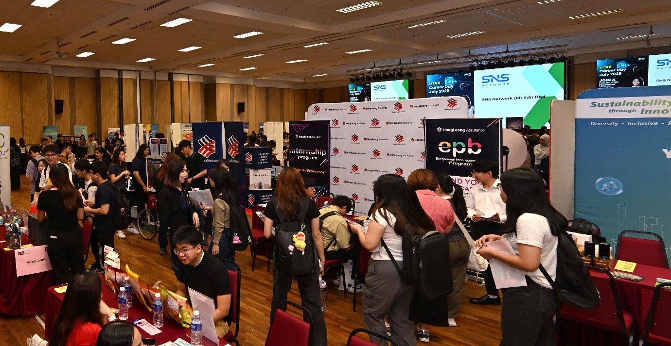 Students exploring opportunities at UTAR Career Day