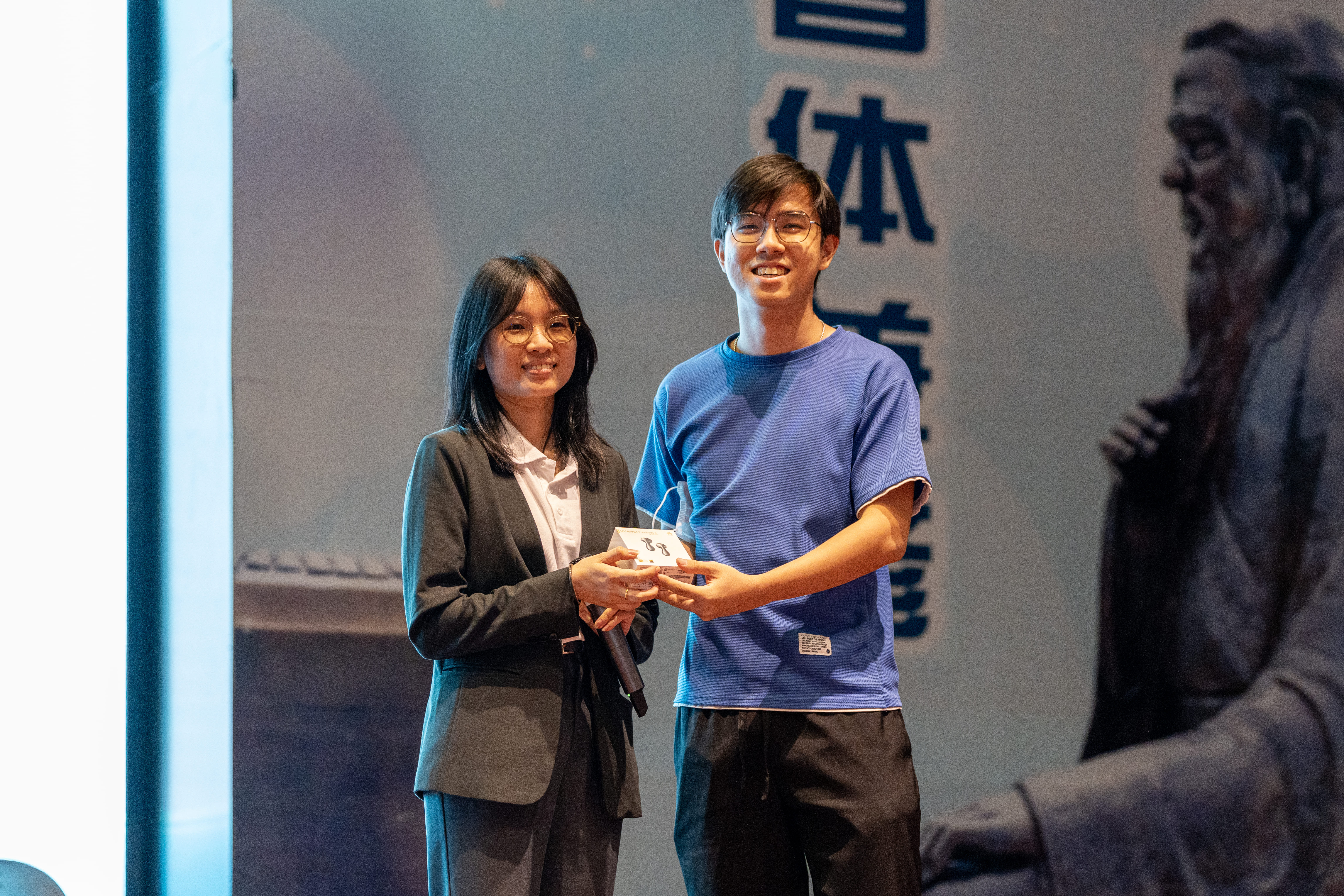 Huawei tablet, phone, and earbuds? Yes, please! — Lucky draw winners receiving their prizes