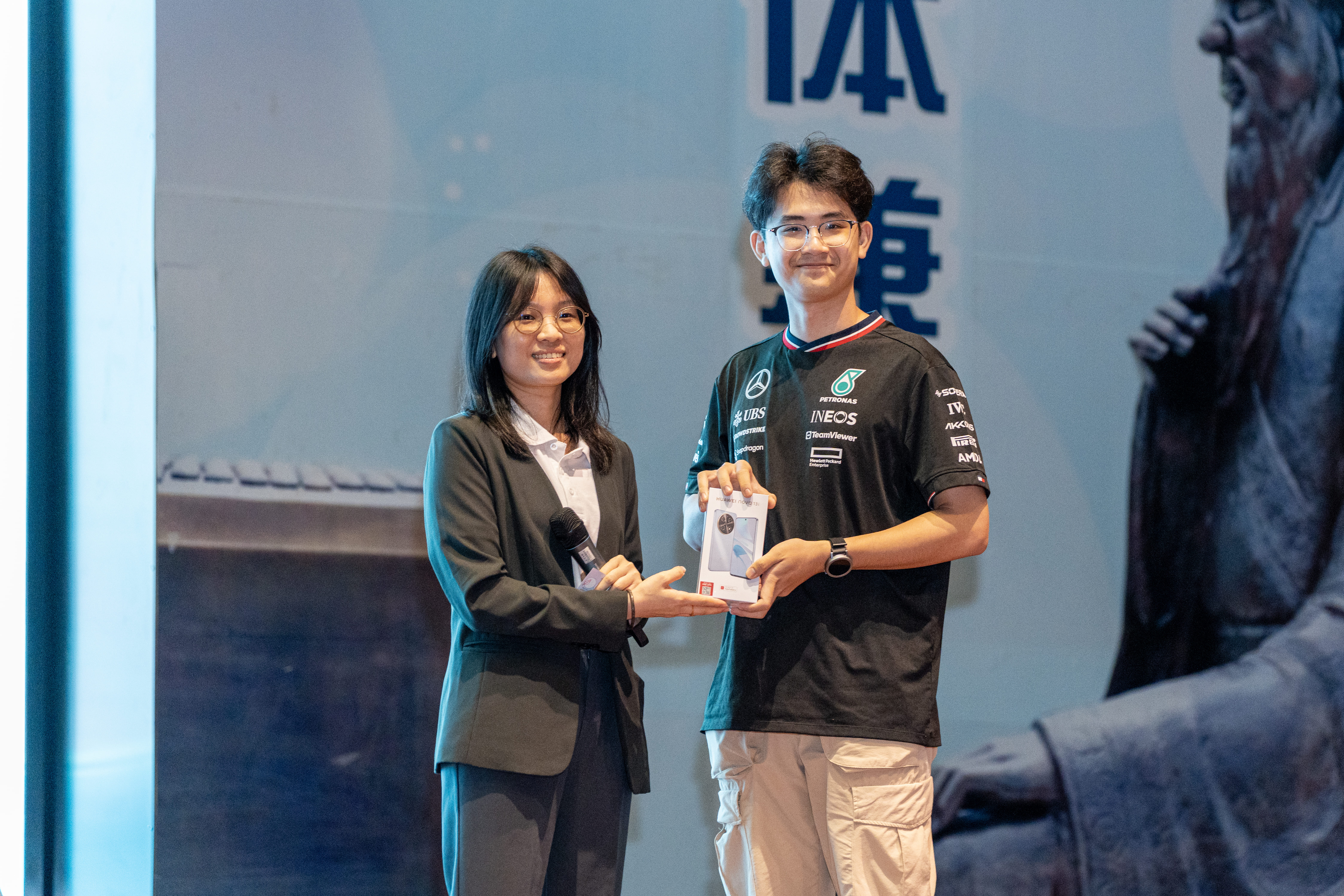 Huawei tablet, phone, and earbuds? Yes, please! — Lucky draw winners receiving their prizes
