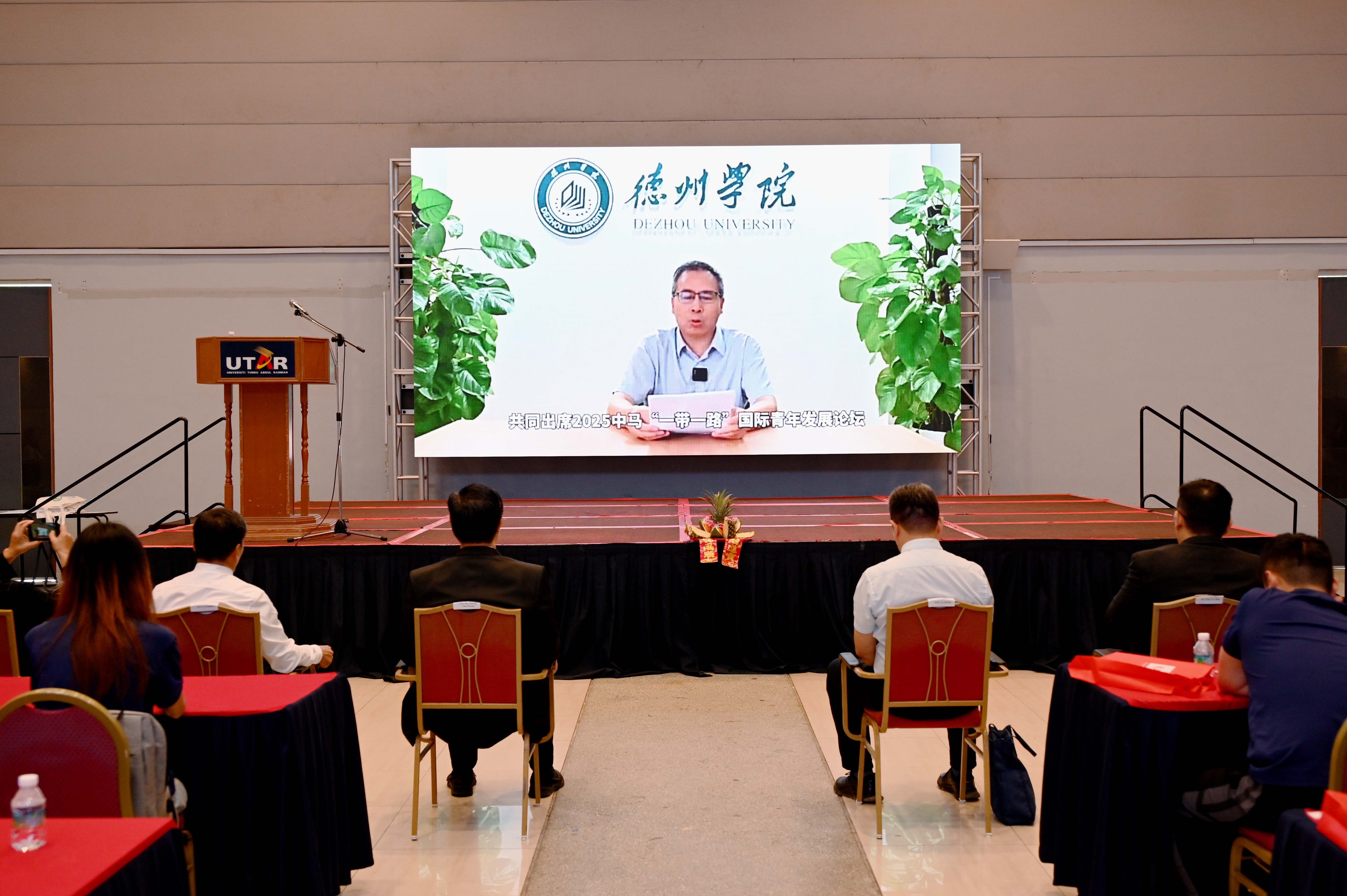 Yekaterina Astaxovaning yalangoch fotosurati