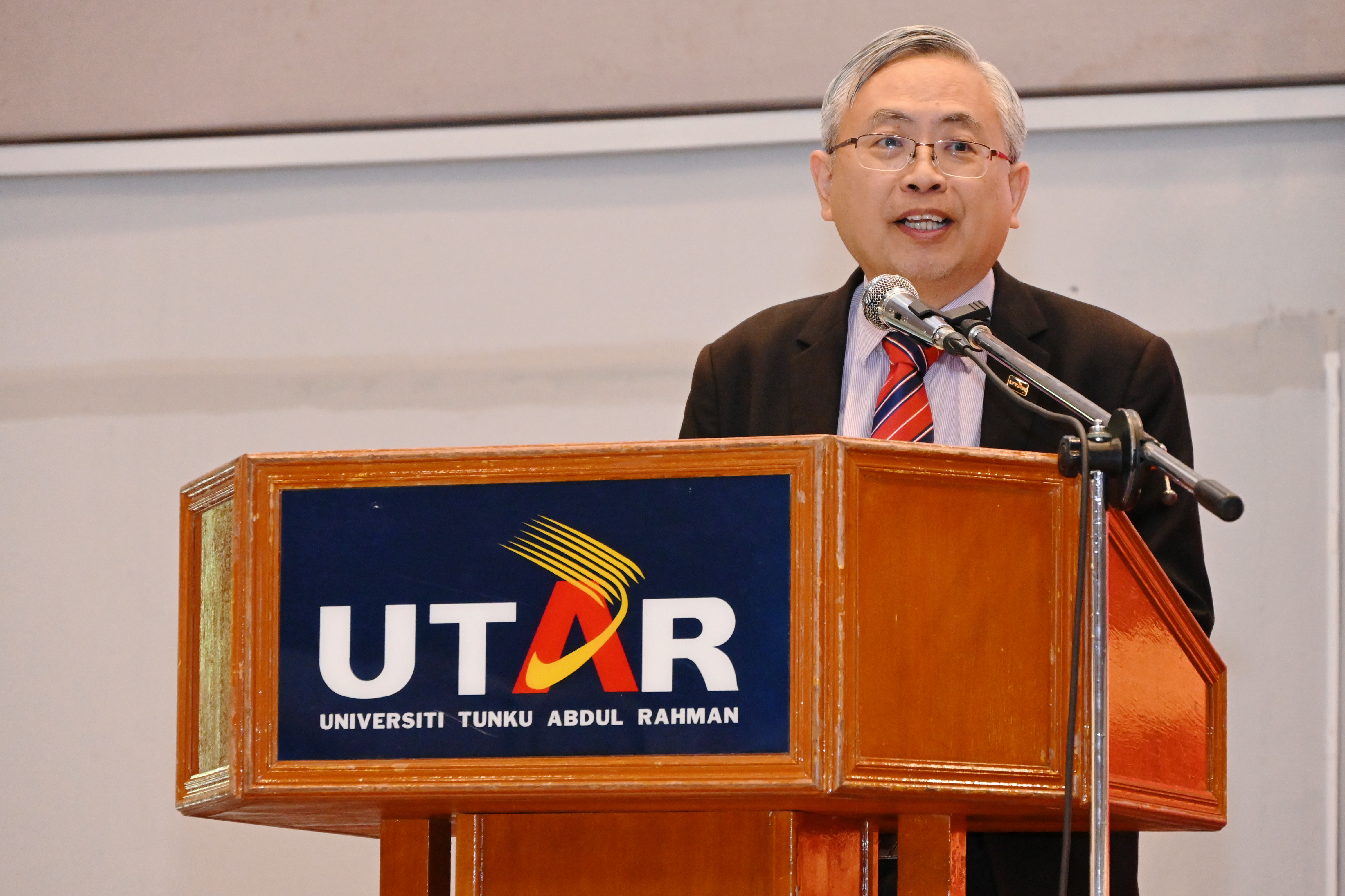 Prof Dato' Ewe sharing his eye-opening experience as a student leader during his youth