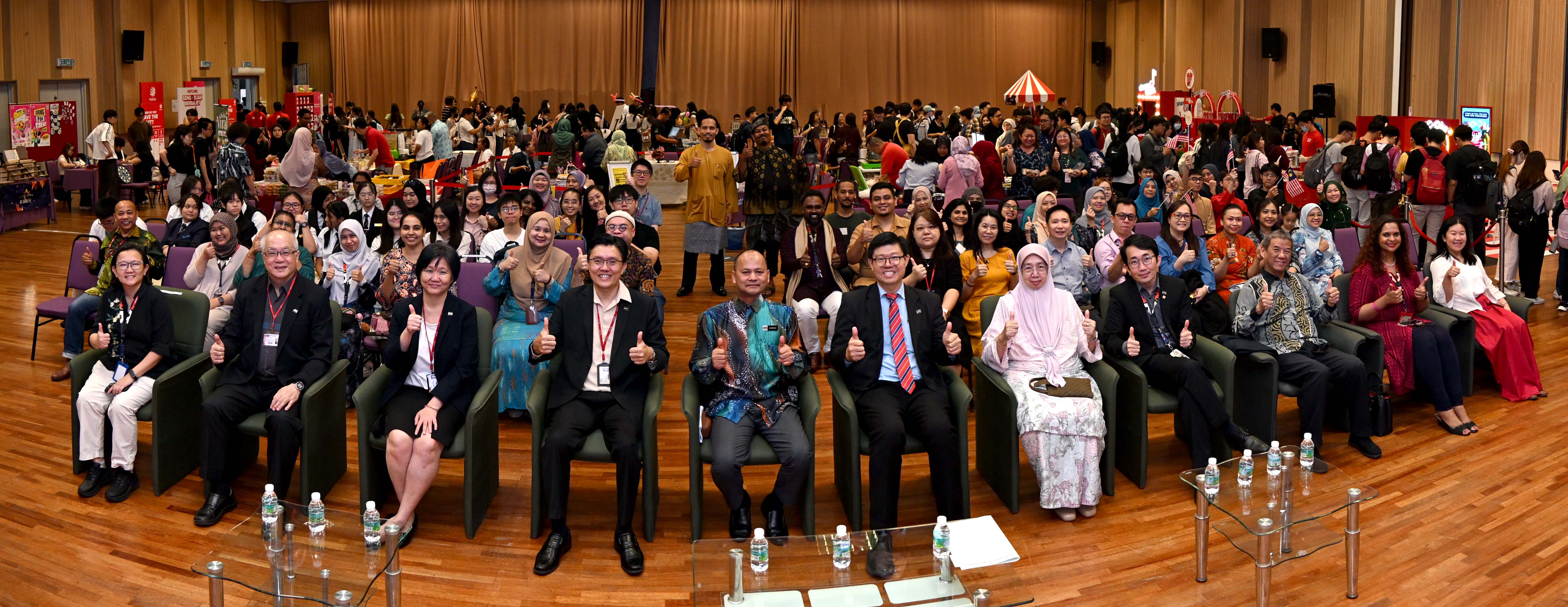 Front row, from left: Dr Ng, Prof Thong, Ms Loh Siaw Yien, Prof Goi, Tuan Burhanuddin, Prof Choong, Prof Zuraidah, Dr David Tneh, Dr Wong, Ms Melissa and Ms Loh Nyuk Leung