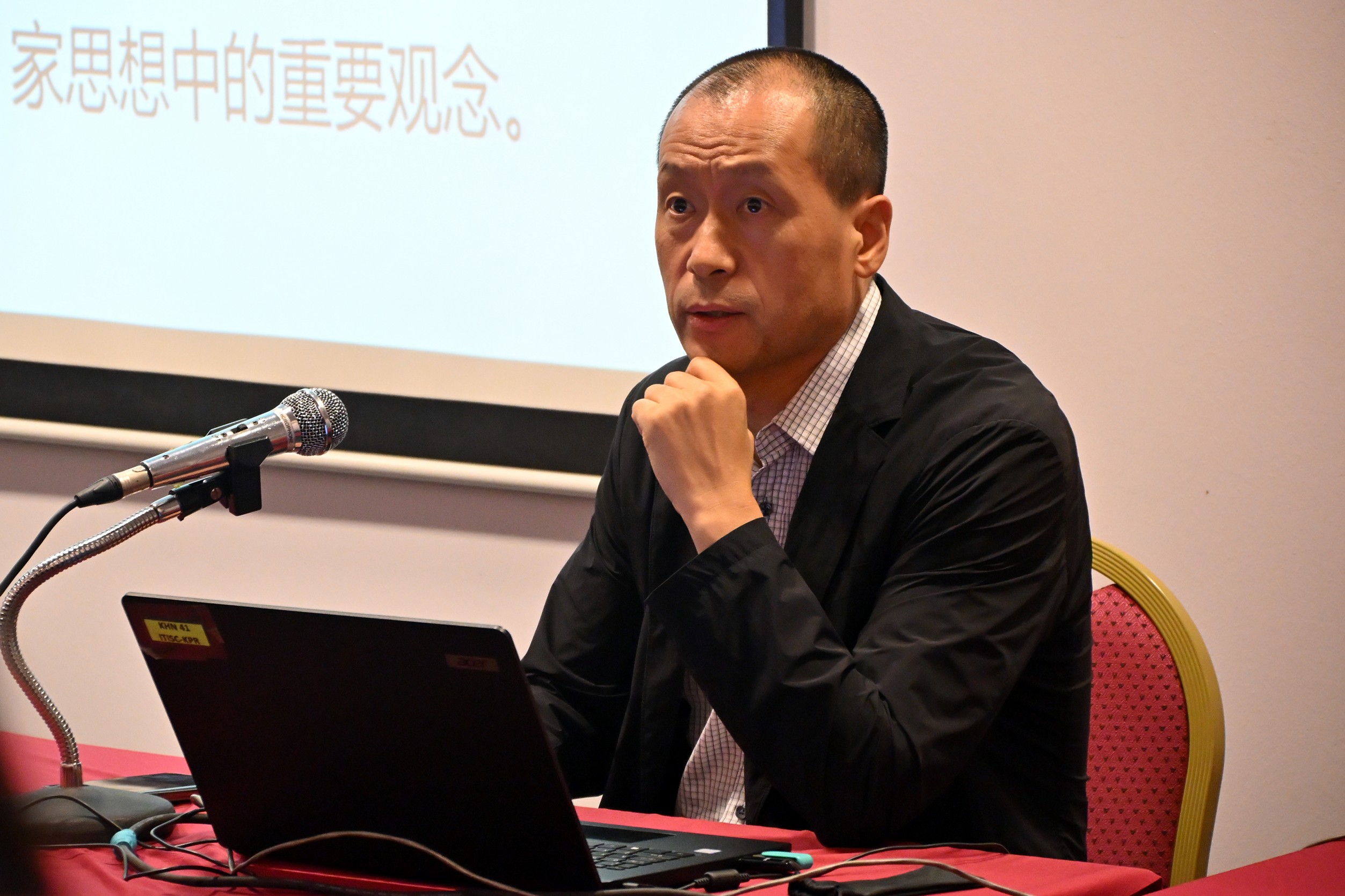 Prof Liu delivering his inaugural lecture at UTAR