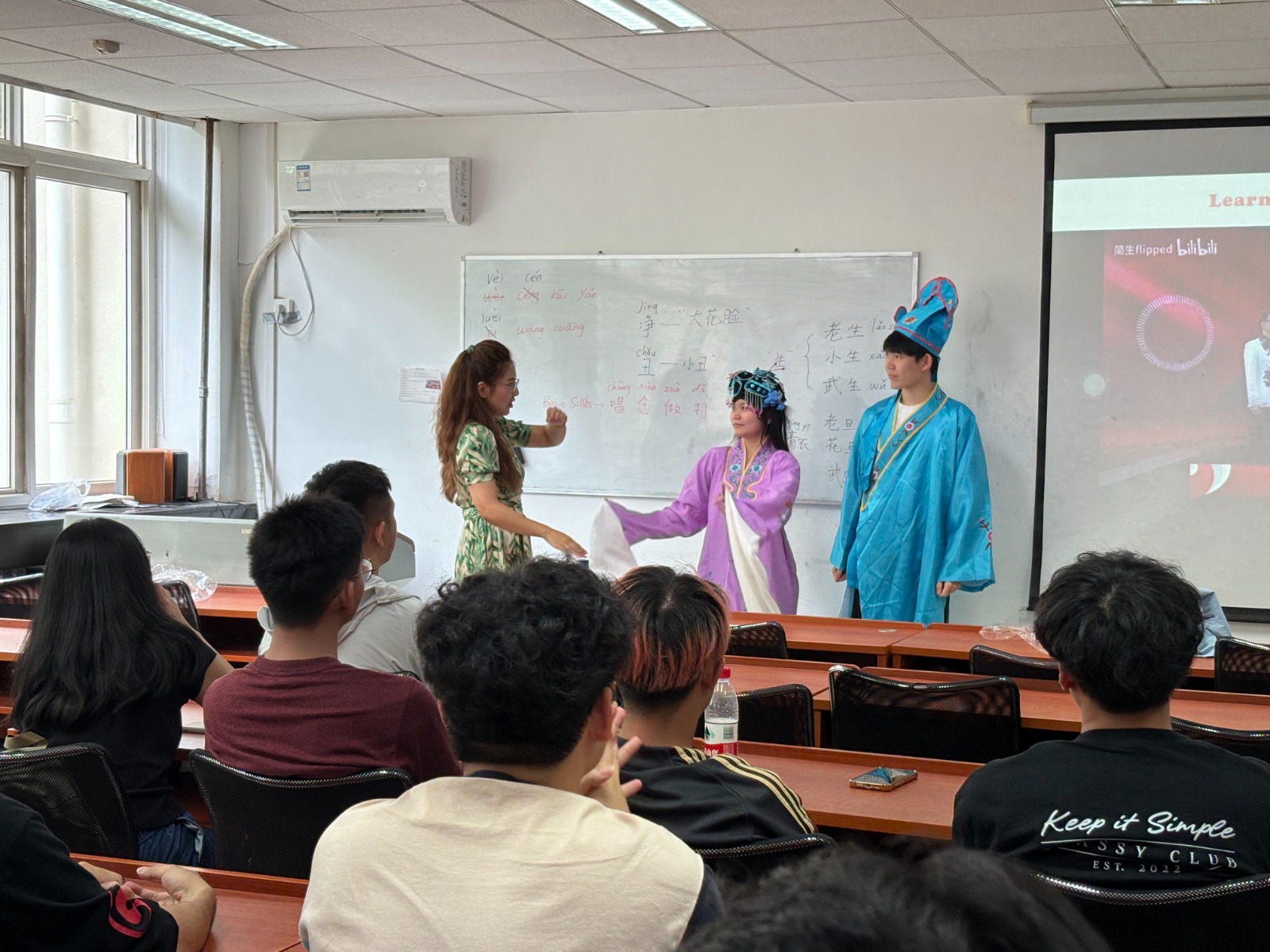 UTAR students and academics immersing themselves in the Peking Opera experience