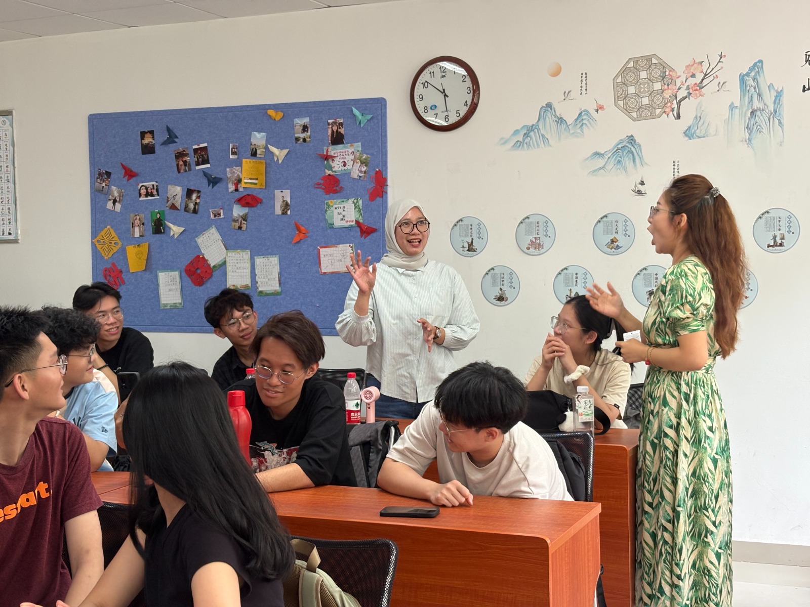 UTAR students and academics immersing themselves in the Peking Opera experience