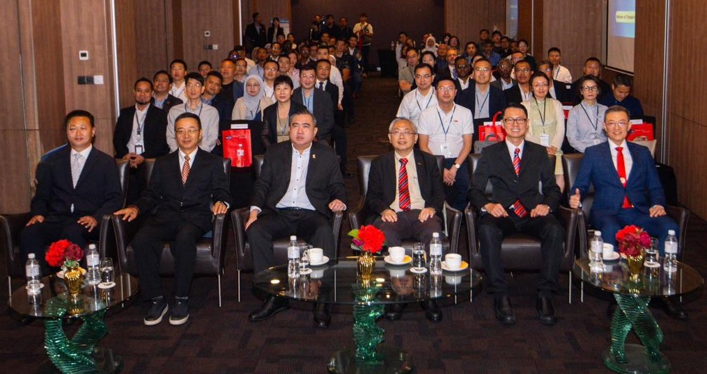 From left: Mr Ma, Prof Han, YB Tuan Loke, Prof Dato’ Ewe, Dr Chua and Forum Advisor Mr Eugene Tan Hock Lim with the participants at the forum 